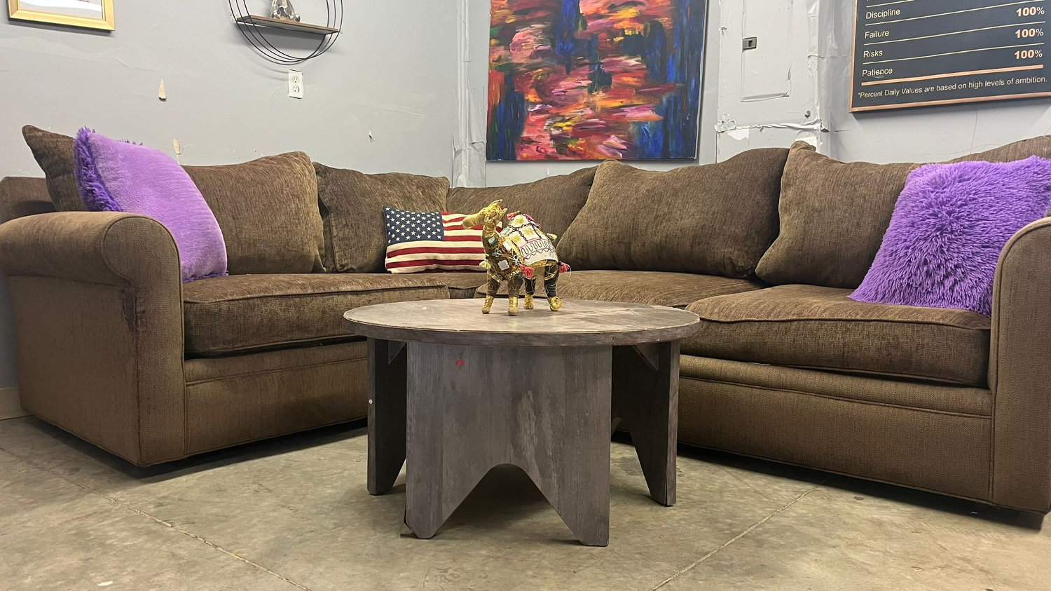 🛋️  Nice Arhouse Sectional!  🚛 Free Delivery Available and Financing! Image #1 | Ivy Store