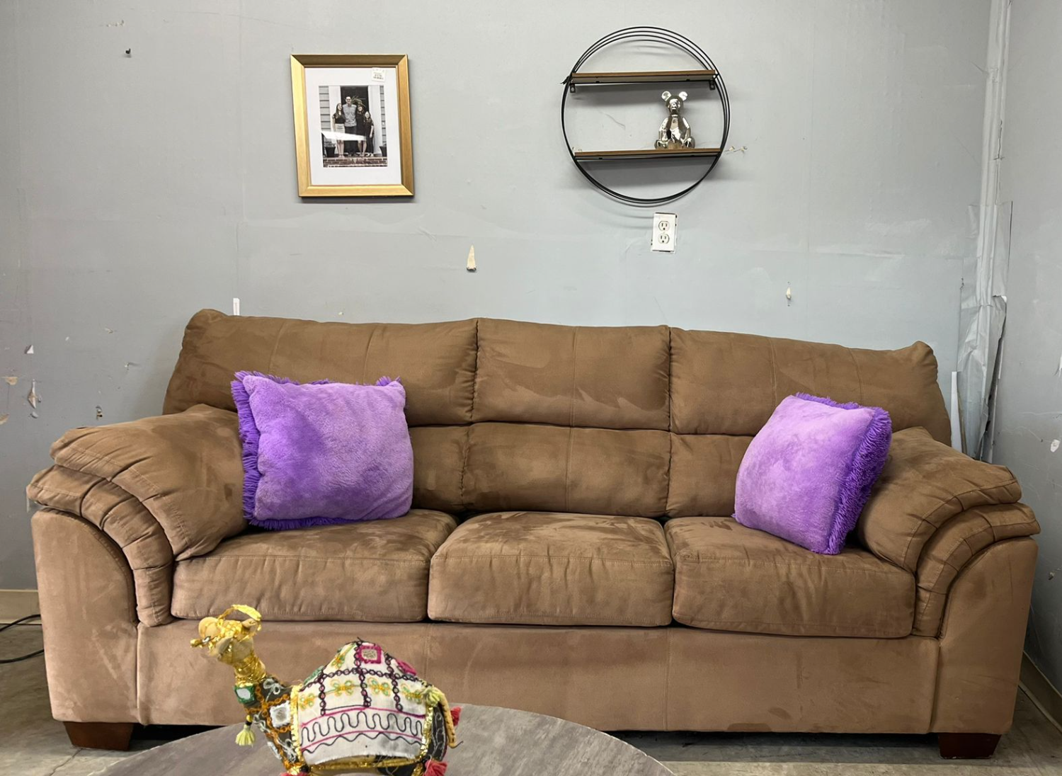 🛋️  Ashley Tan Sofa!  🚛 Free Delivery Available and Financing! Image #2 | Ivy Store