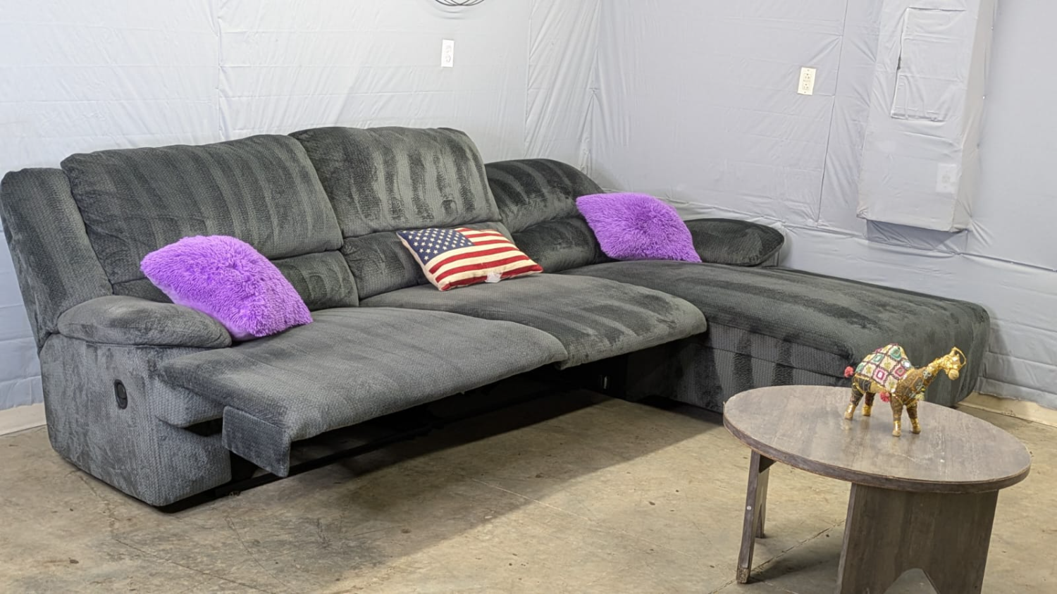 🛋️  💥 Ashley Charcoal Sectional With 3 Recliners 💥   🚛 Free Delivery Available And Financing! Image #1 | Ivy Store