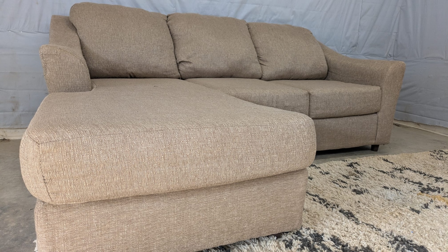 🛋️💥 Beige Sectional 💥 Free Delivery And Financing Available! Image #2 | Ivy Store