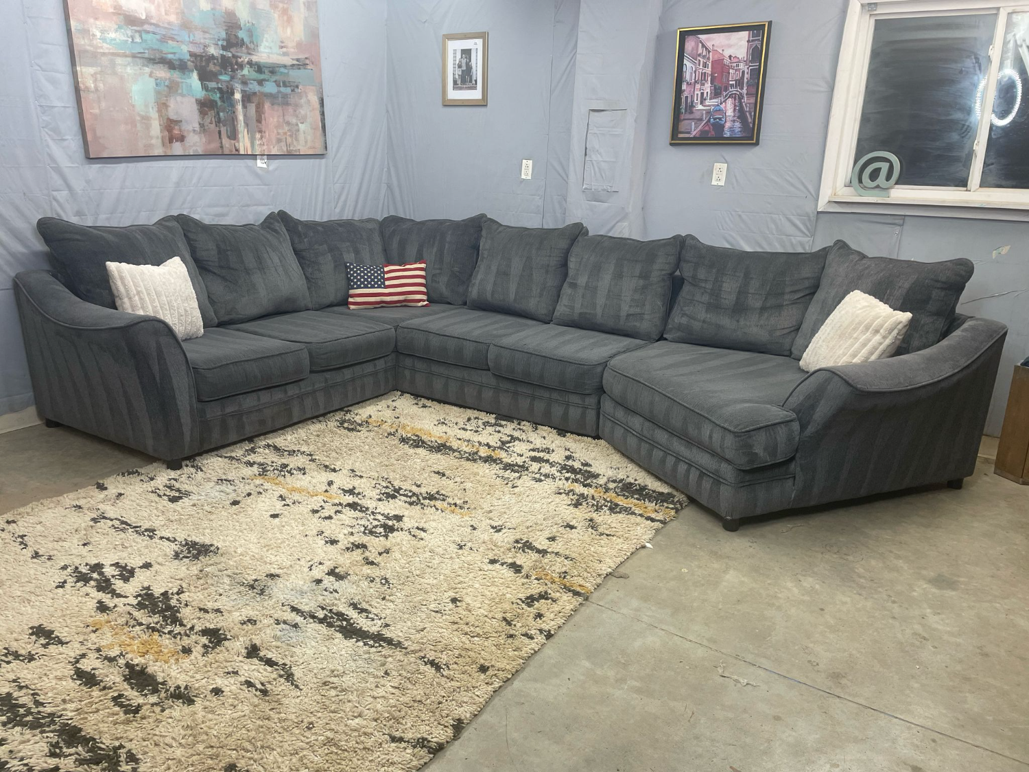 🛋️💥 Huge Broyhill Sectional 💥 Free Delivery And Financing Available! Image #1 | Ivy Store