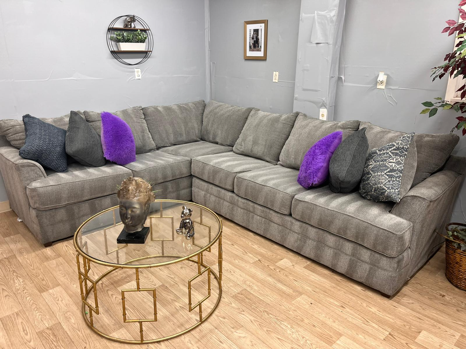 🛋️💥 Broyhill Sectional 💥 Free Delivery And Financing Available! image | Ivy Store