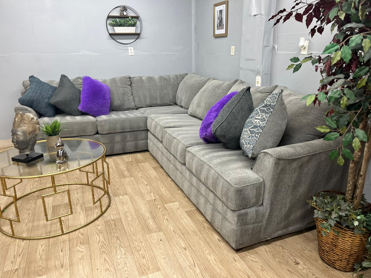 🛋️💥 Broyhill Sectional 💥 Free Delivery And Financing Available! Image #1 | Ivy Store