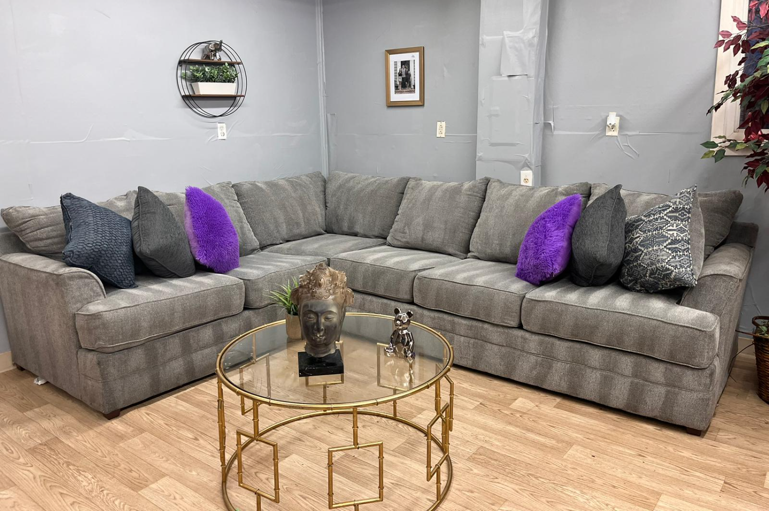 🛋️💥 Broyhill Sectional 💥 Free Delivery And Financing Available! image | Ivy Store