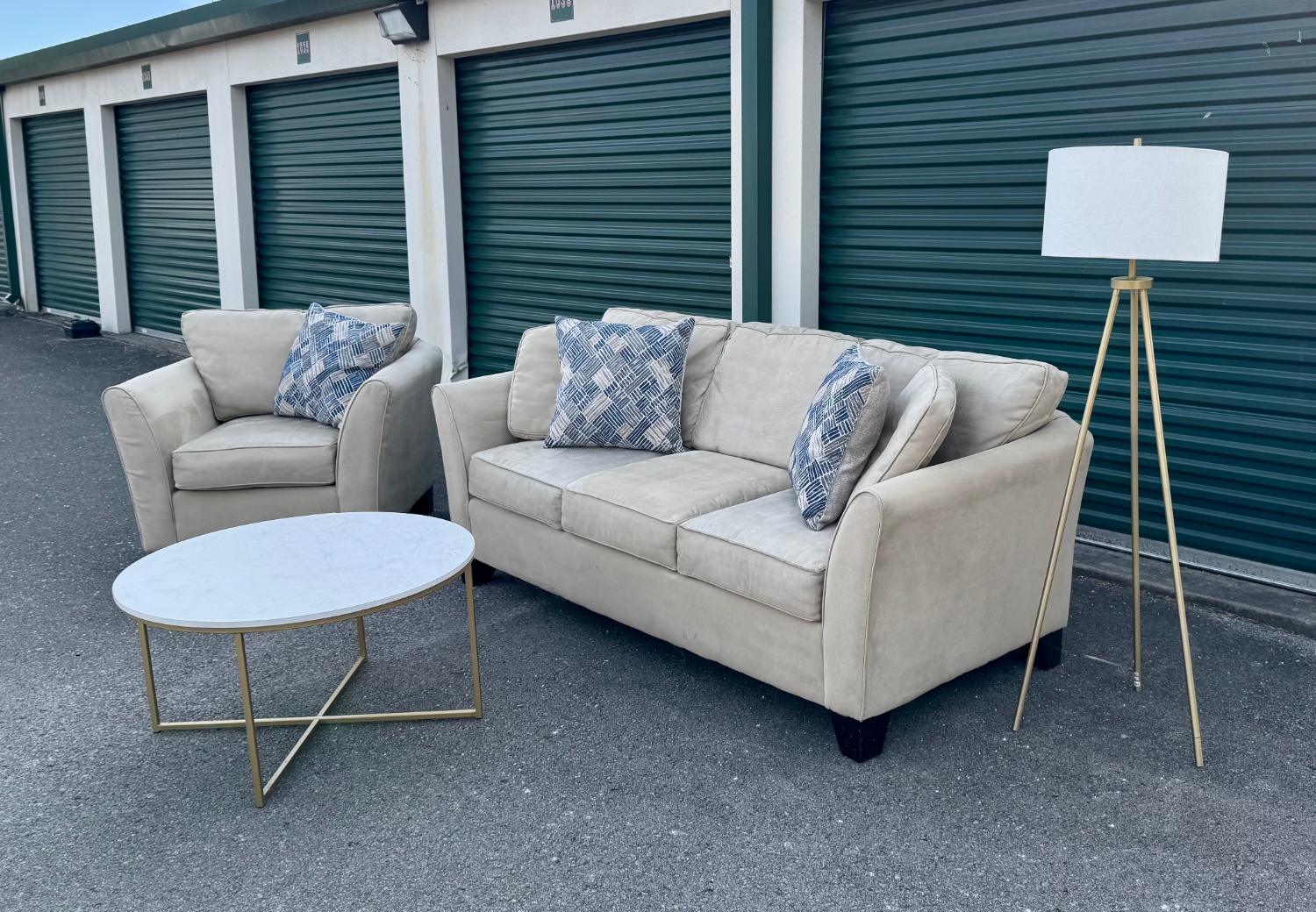 Couch + Oversized Chair Set! 🚚 Delivery Available 🚚 Image #2 | Ivy Store
