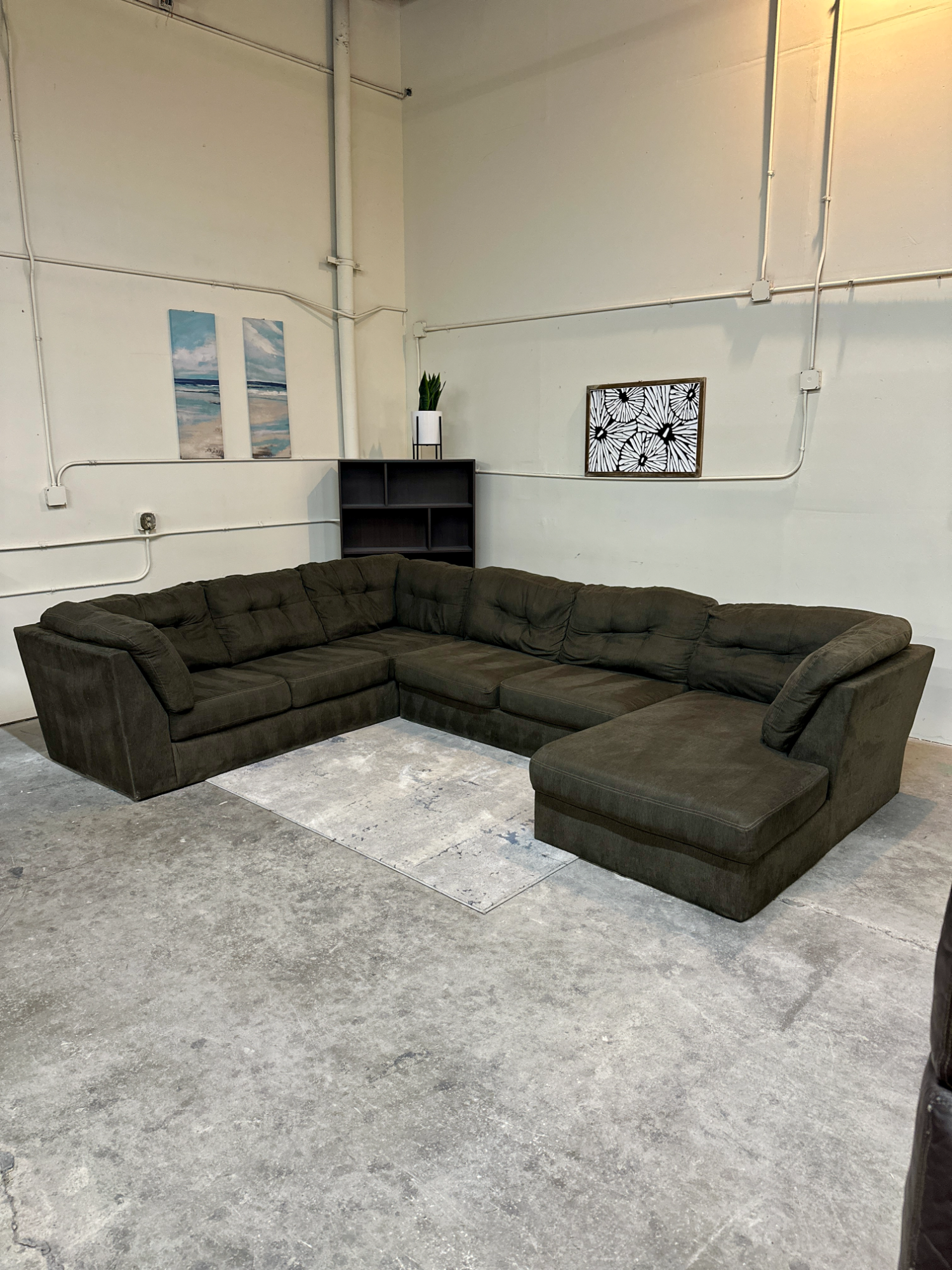 🚚 DELIVERY! Huge Grey U-shape Sectional Sofa Image #1 | Ivy Store