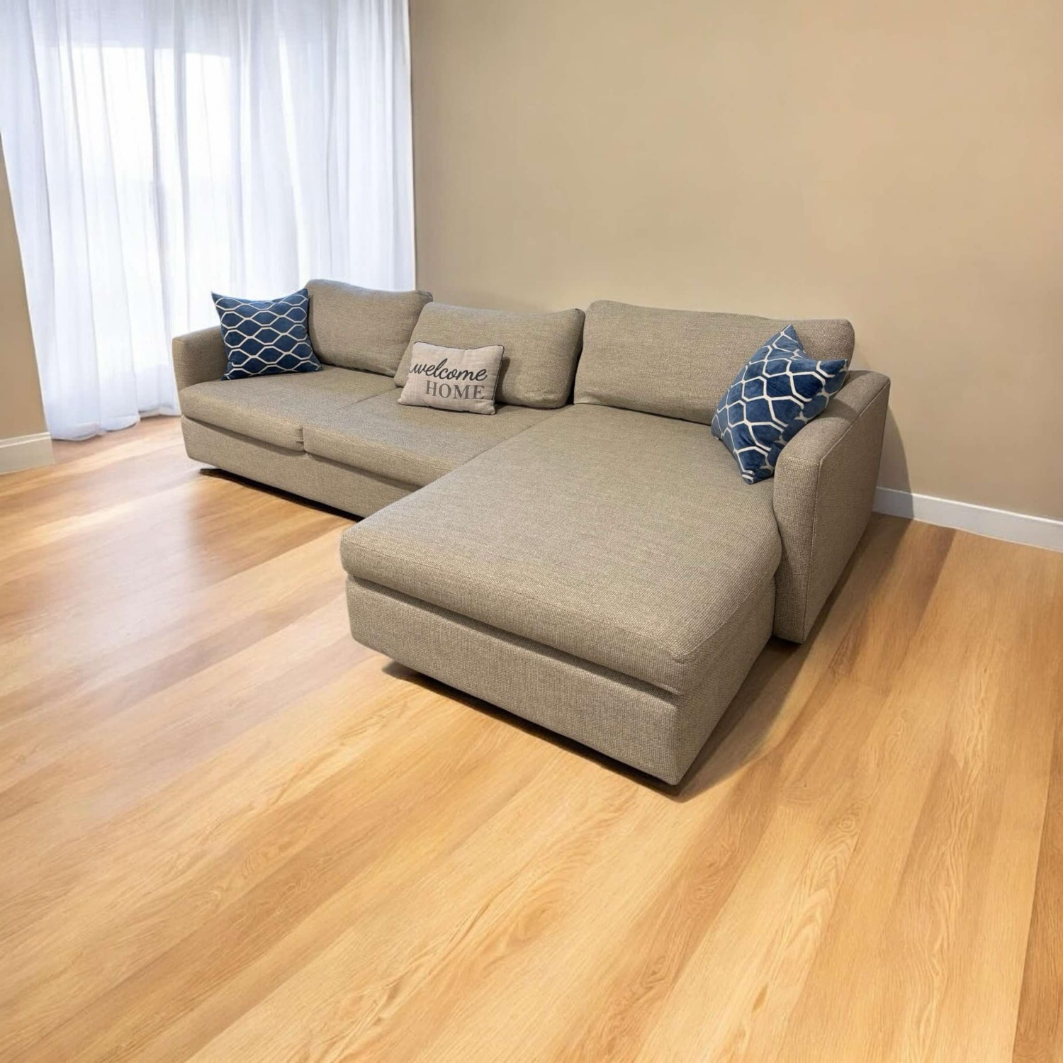 Bassett Allure Track Arm Sectional Couch –  (DELIVERY AVAILABLE) Image #2 | Ivy Store