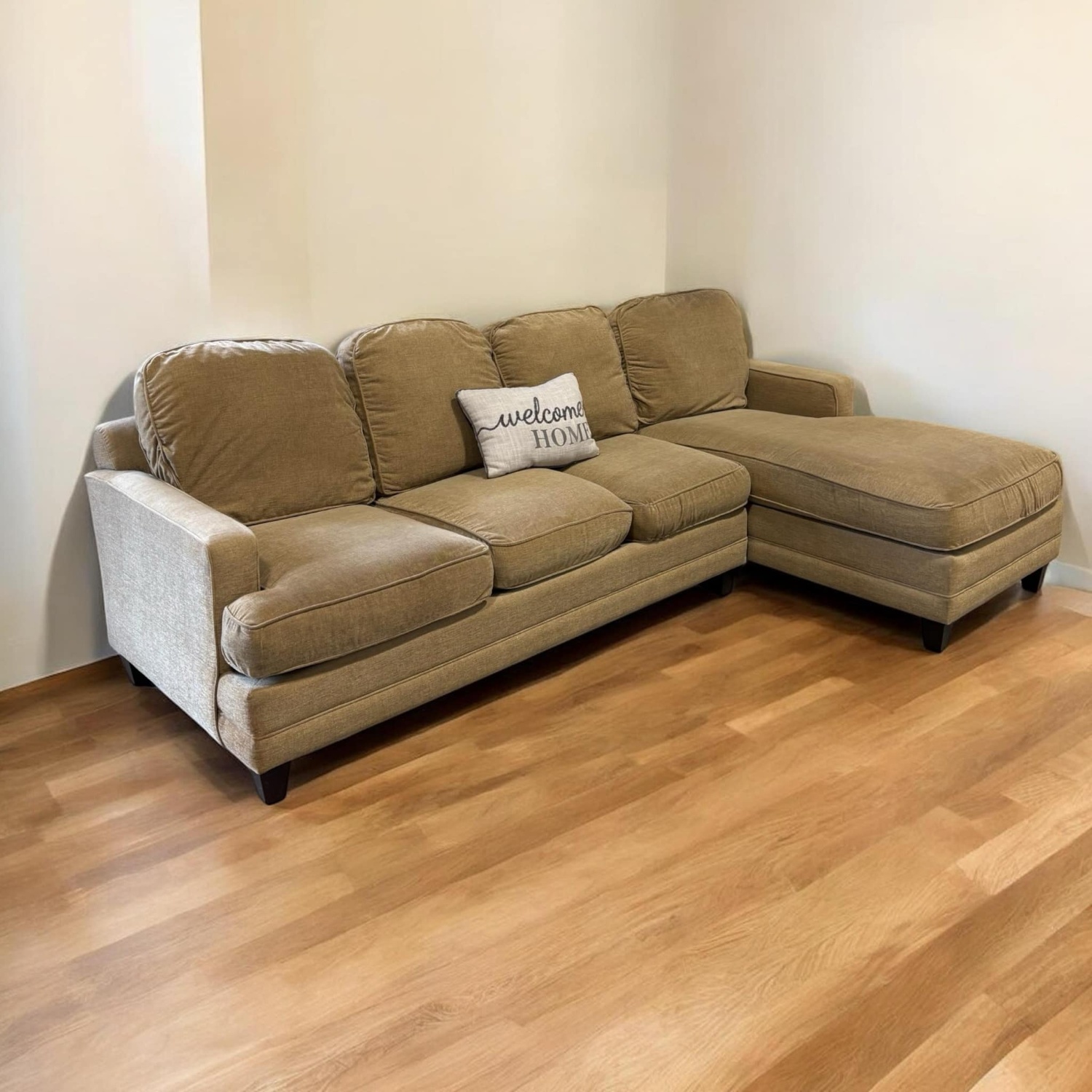 Bassett Sectional Couch (DELIVERY AVAILABLE) Image #2 | Ivy Store