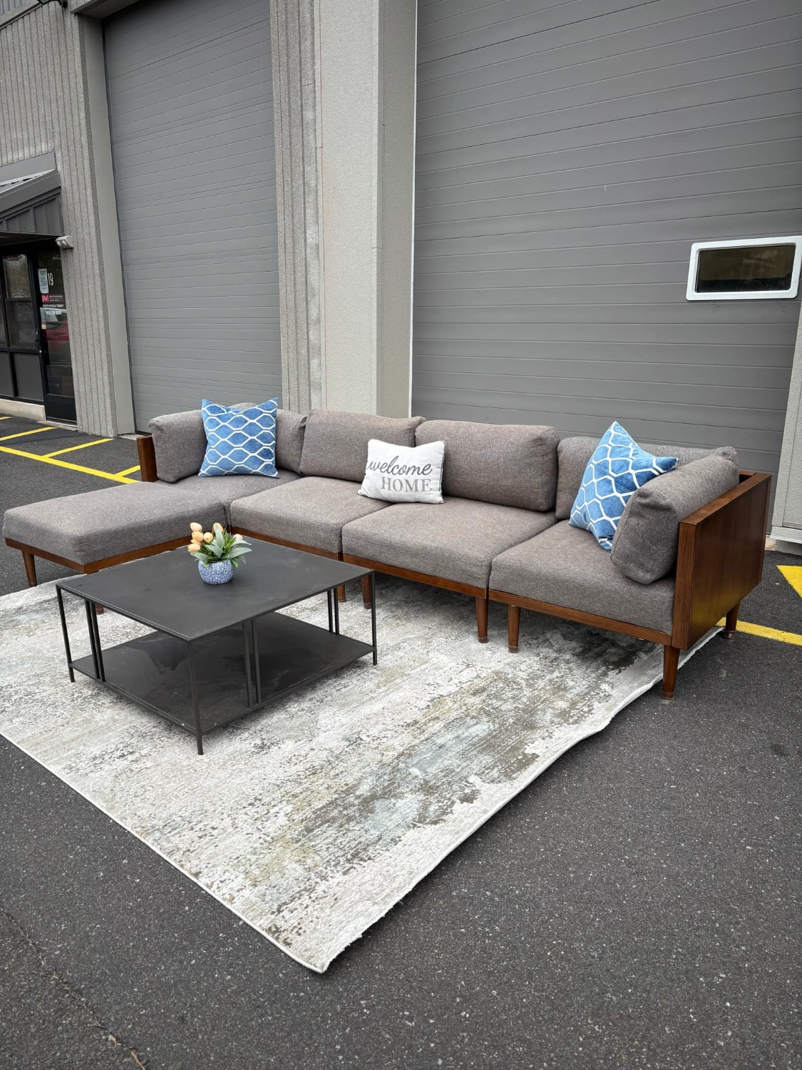 Raymour & Flanigan Soto Modular Sectional Couch (DELIVERY AVAILABLE) Image #2 | Ivy Store