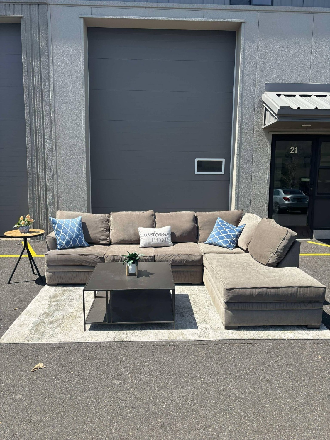 Jonathan Louis Sectional Couch (Color: Gypsy) (DELIVERY AVAILABLE) Image #1 | Ivy Store
