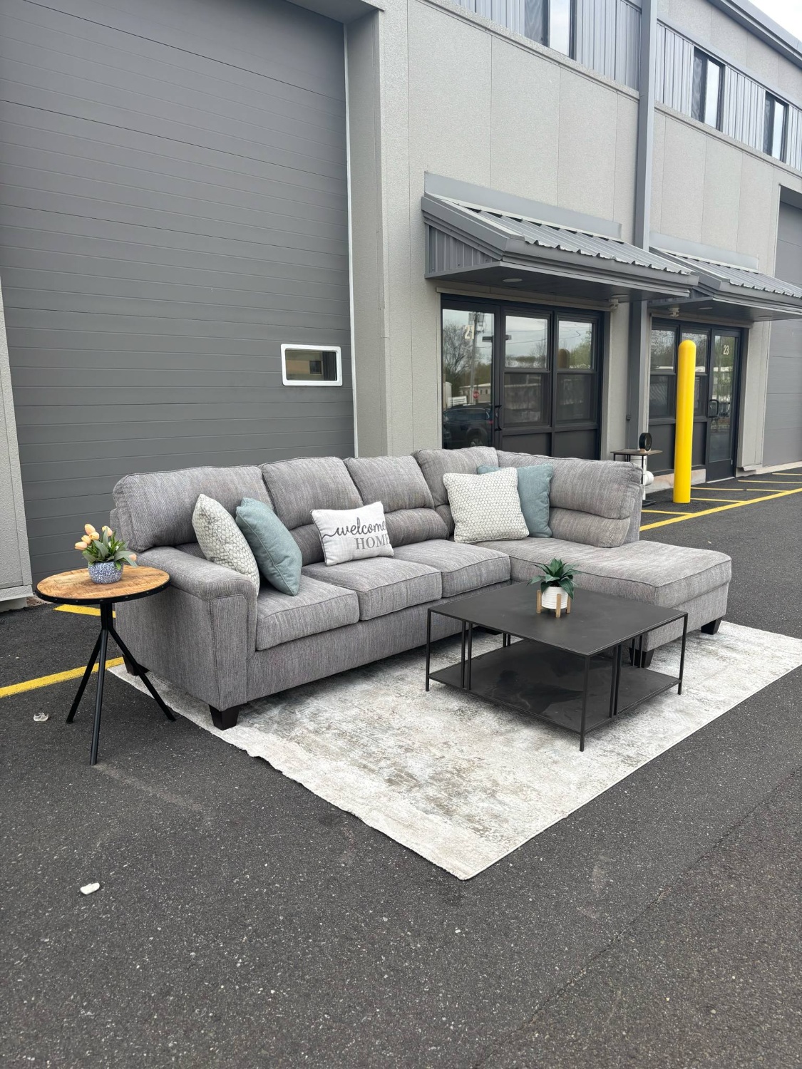 Gray Sectional Couch (DELIVERY AVAILABLE) Image #2 | Ivy Store