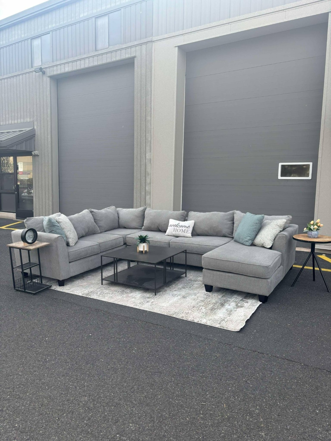 Raymour & Flanigan Daine Sectional Couch (DELIVERY AVAILABLE) Image #2 | Ivy Store
