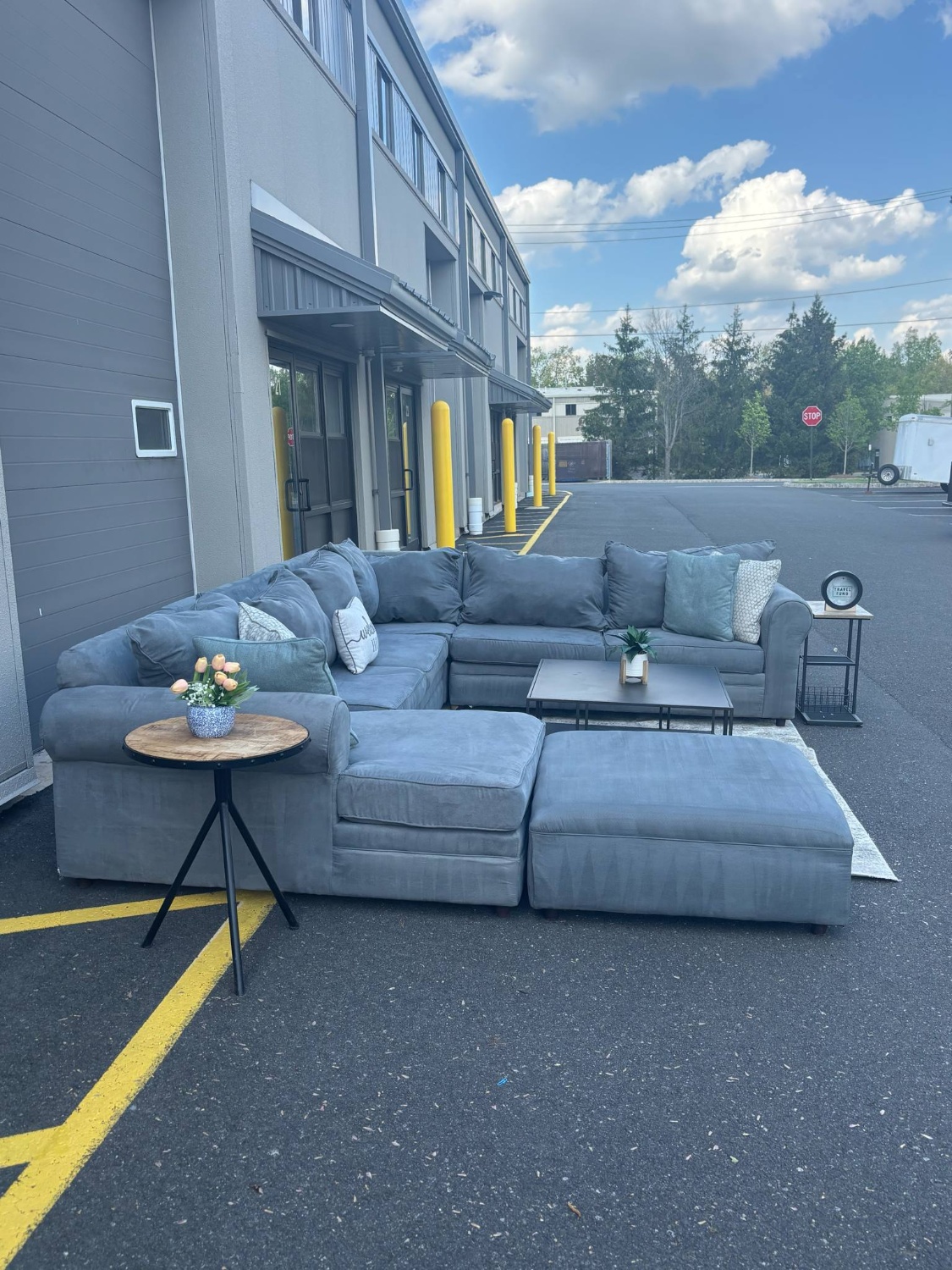 Bob’s Oversized Sectional Couch (DELIVERY AVAILABLE) image | Ivy Store