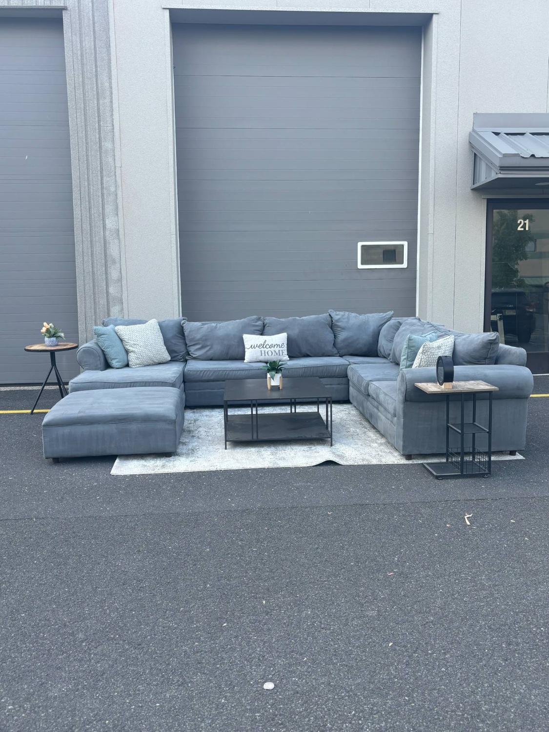 Bob’s Oversized Sectional Couch (DELIVERY AVAILABLE) image | Ivy Store