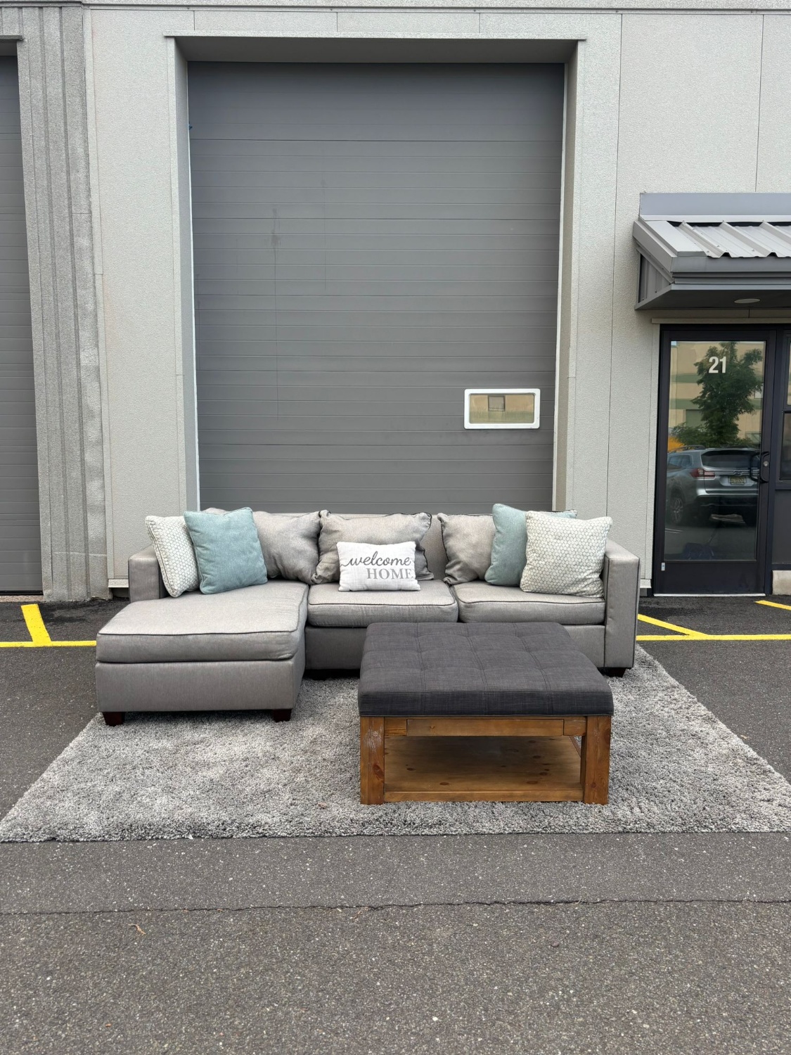 Bob’s Furniture Gray Sectional Couch (DELIVERY AVAILABLE) image | Ivy Store