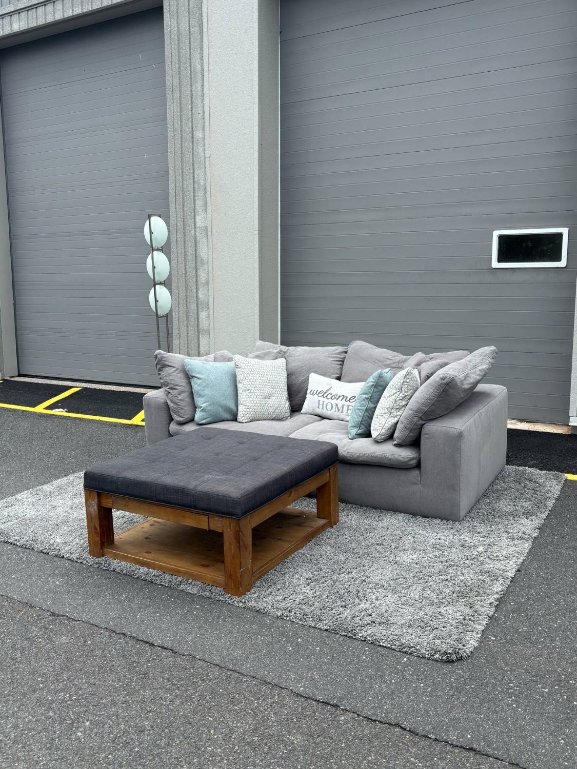 Bob’s Furniture Sofa Couch (DELIVERY AVAILABLE) Image #2 | Ivy Store