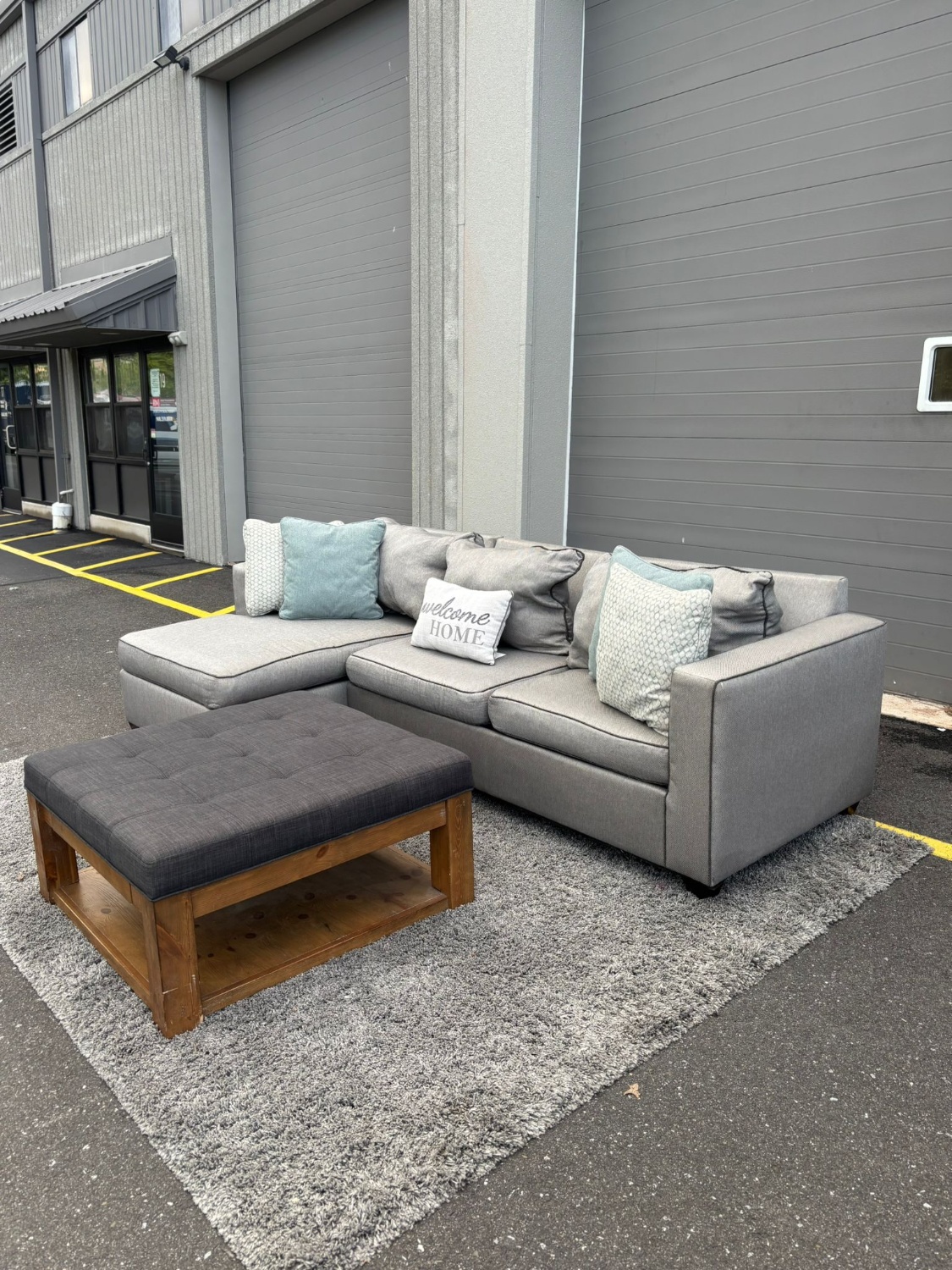 Bob’s Furniture Gray Sectional Couch (DELIVERY AVAILABLE) image | Ivy Store