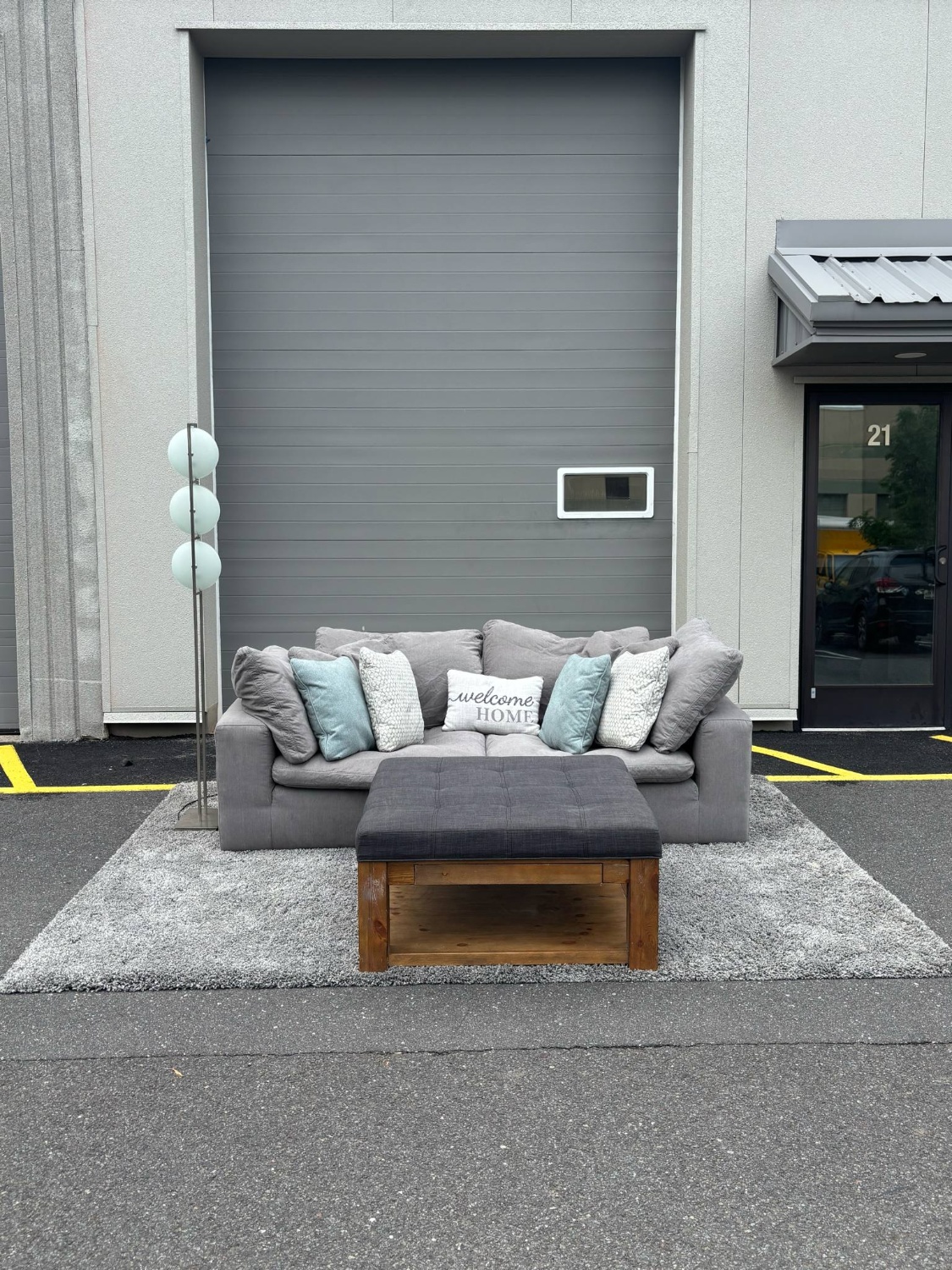 Bob’s Furniture Sofa Couch (DELIVERY AVAILABLE) Image #1 | Ivy Store