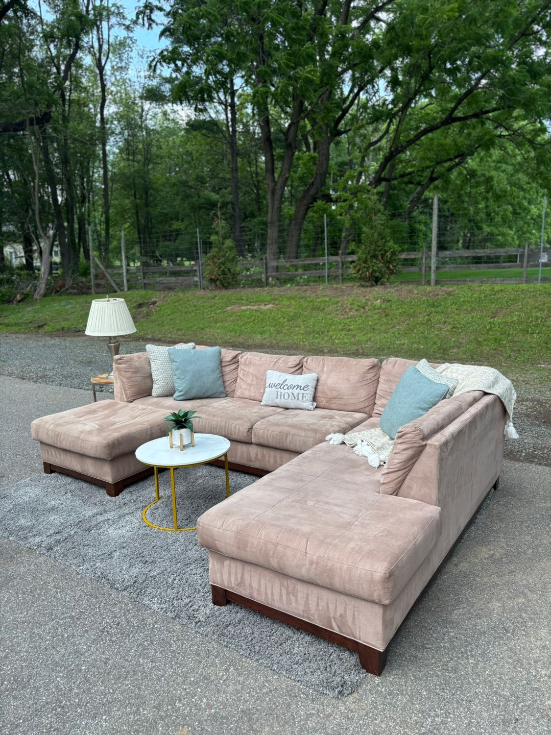 Beige Sectional Couch w/ Ottoman (DELIVERY AVAILABLE) image | Ivy Store
