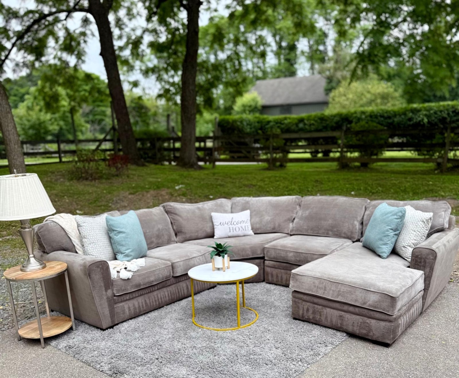 Raymour & Flanigan Sectional Couch with Chaise (DELIVERY AVAILABLE ) Image #1 | Ivy Store