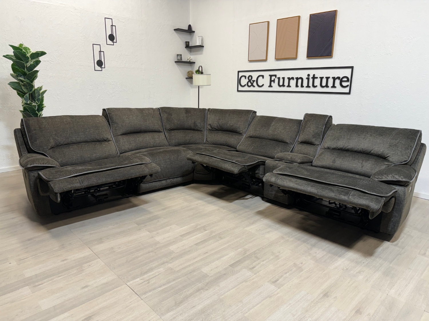 Redding Sectional Sofa Image #2 | Ivy Store