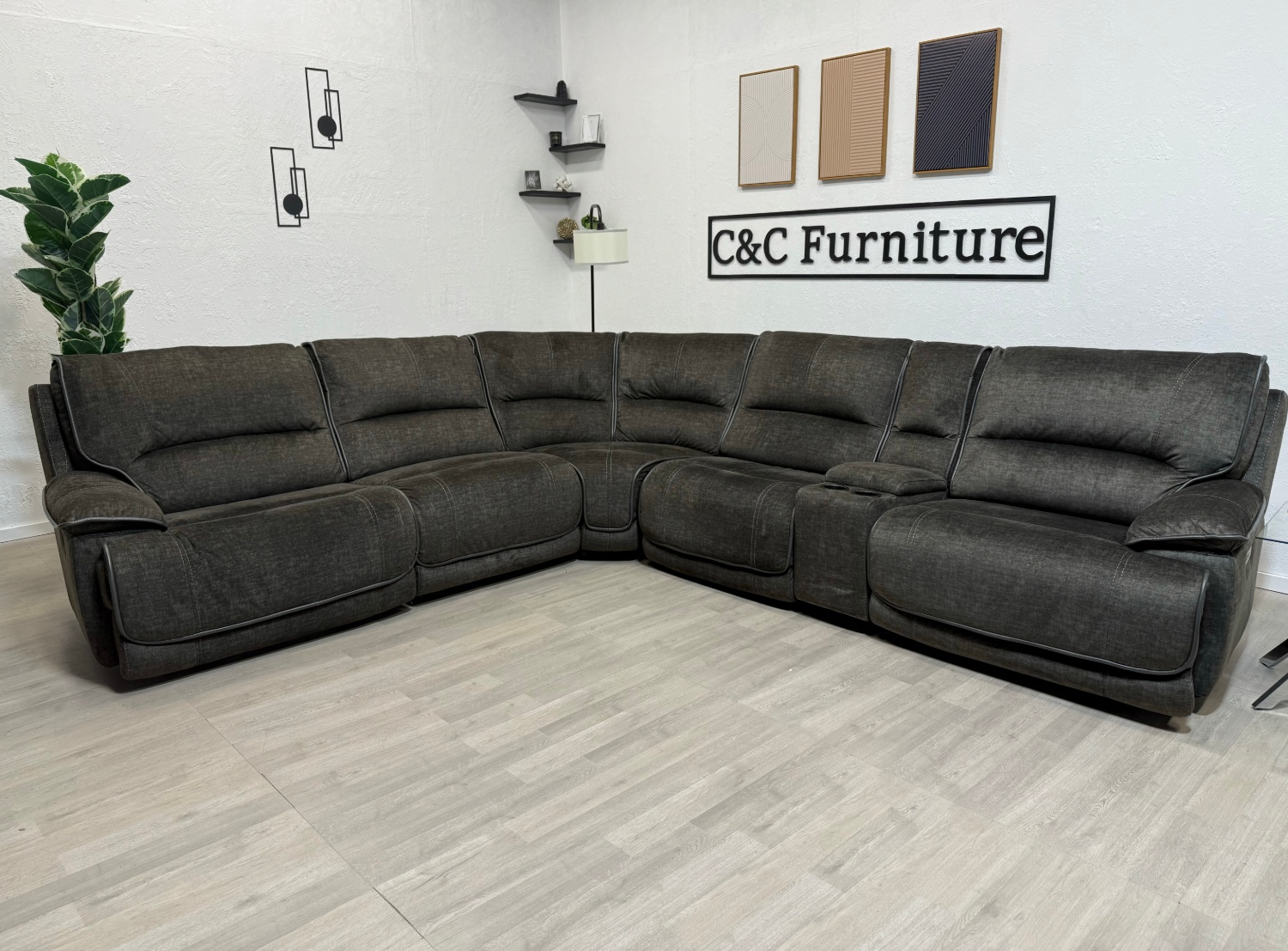 Redding Sectional Sofa Image #1 | Ivy Store