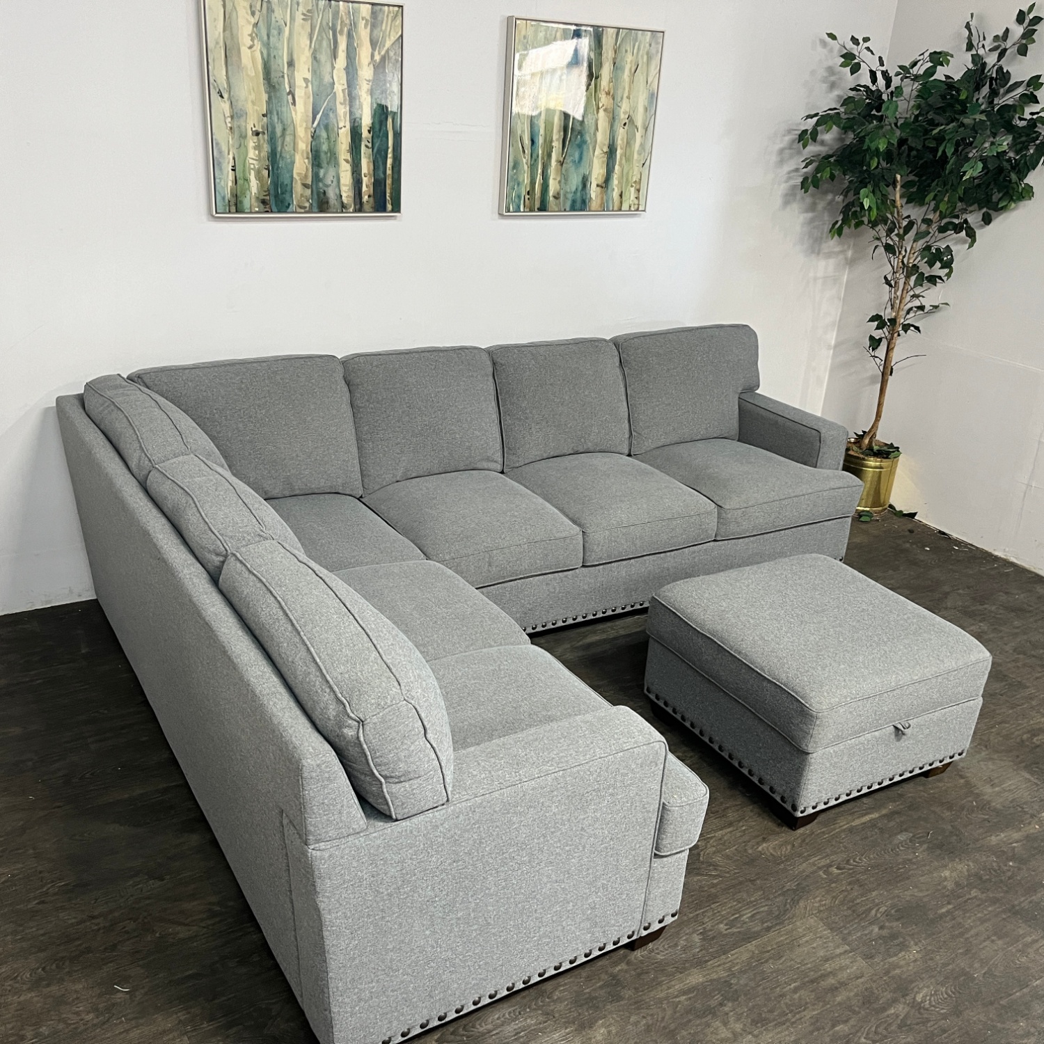 Thomasville Sectional Couch + Ottoman | Free Delivery! Image #1 | Ivy Store