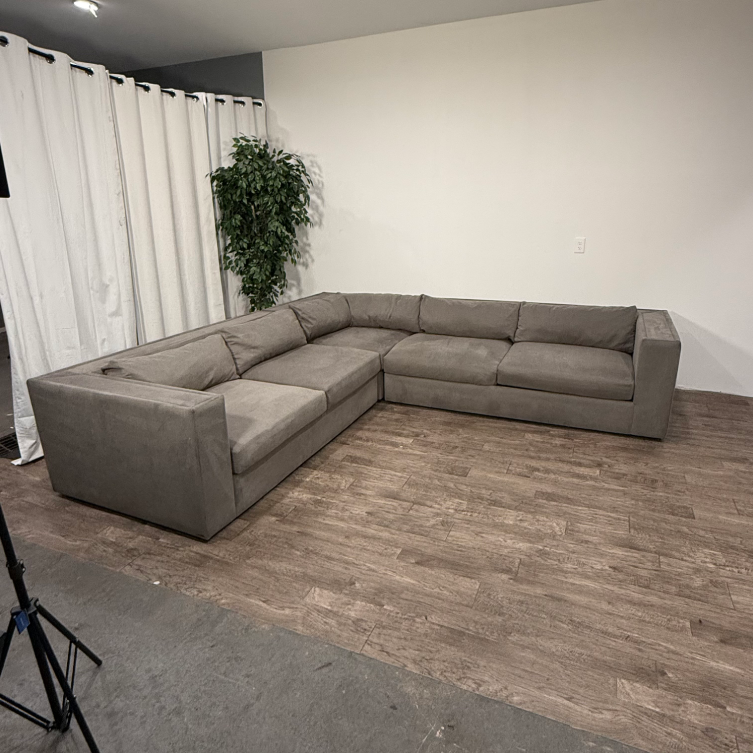 Beautiful Gray Living Spaces Sectional Couch (Retails $4000) Image #2 | Ivy Store