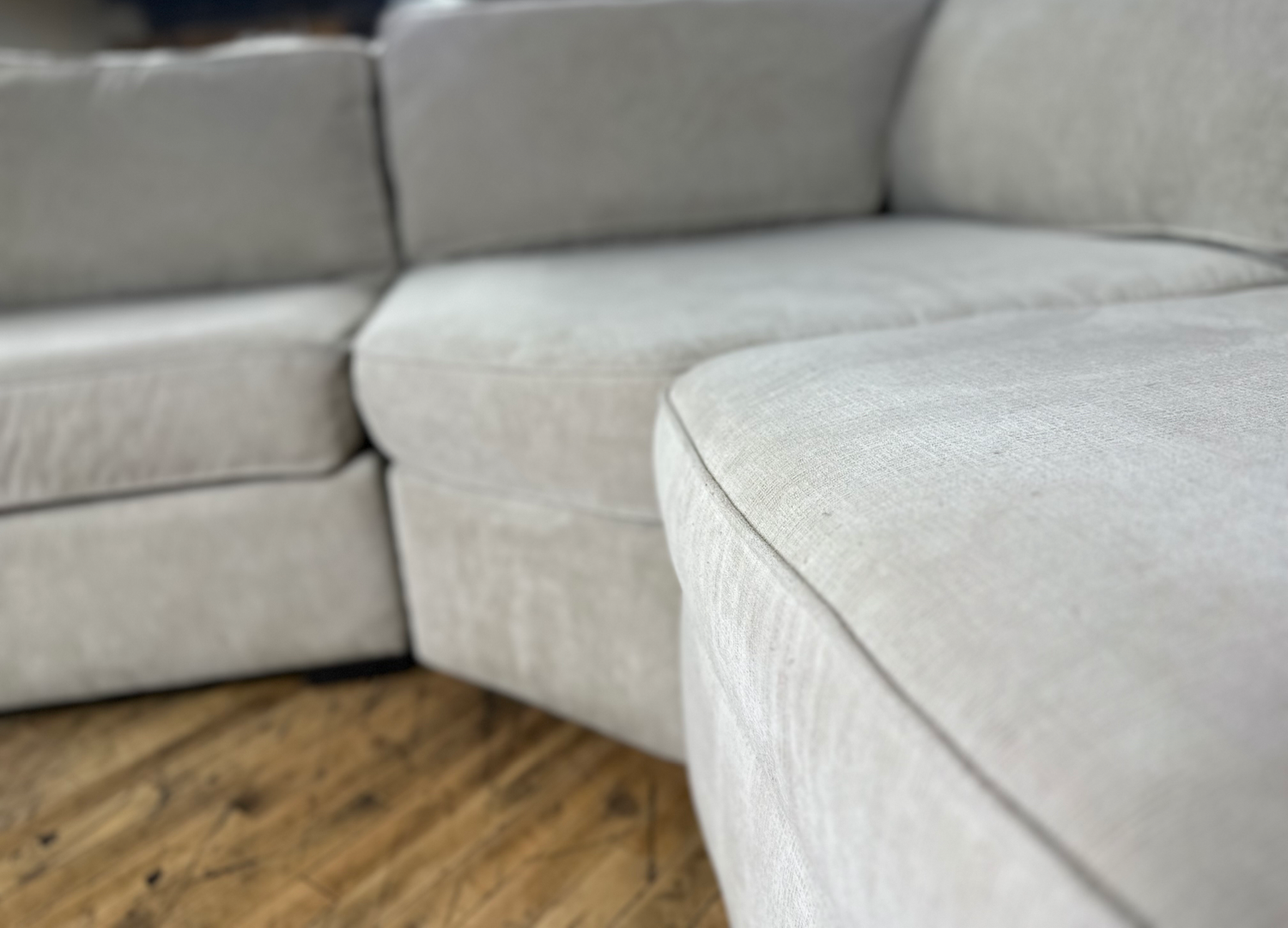 Free Delivery ivory Macys 4-piece U shape sectional couch image | Ivy Store