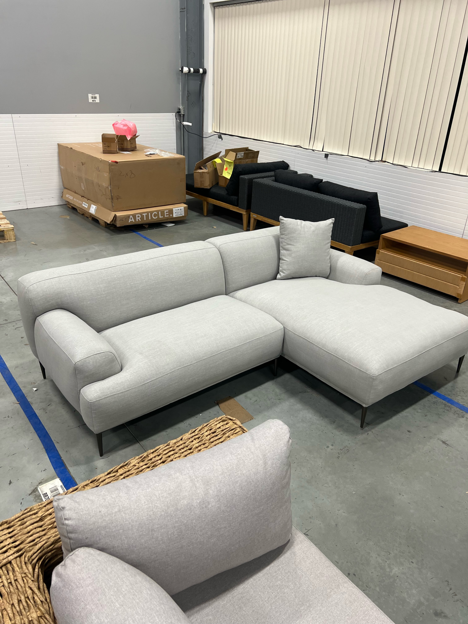 ARTICLE - Abisko Right Facing Sectional | 🚛 WHITE GLOVE DELIVERY image | Ivy Store