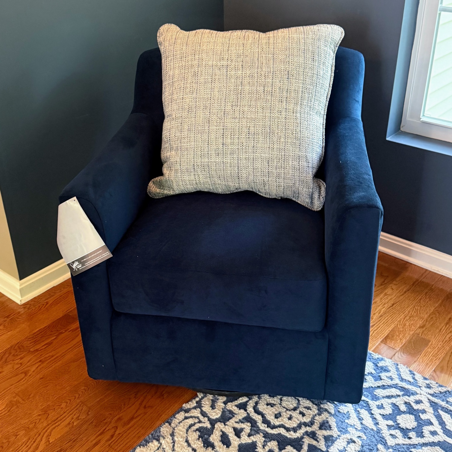 Bradney Swivel Accent Chair | 🚛 WHITE GLOVE DELIVERY Image #2 | Ivy Store