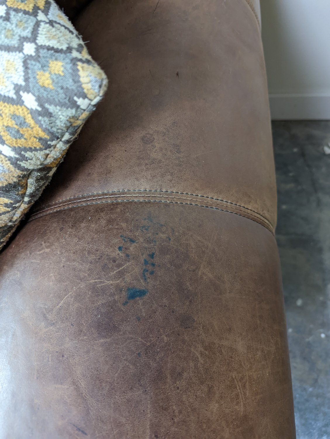 Rooms To Go Brown Leather Sofa - Free Delivery Throughout Omaha image | Ivy Store