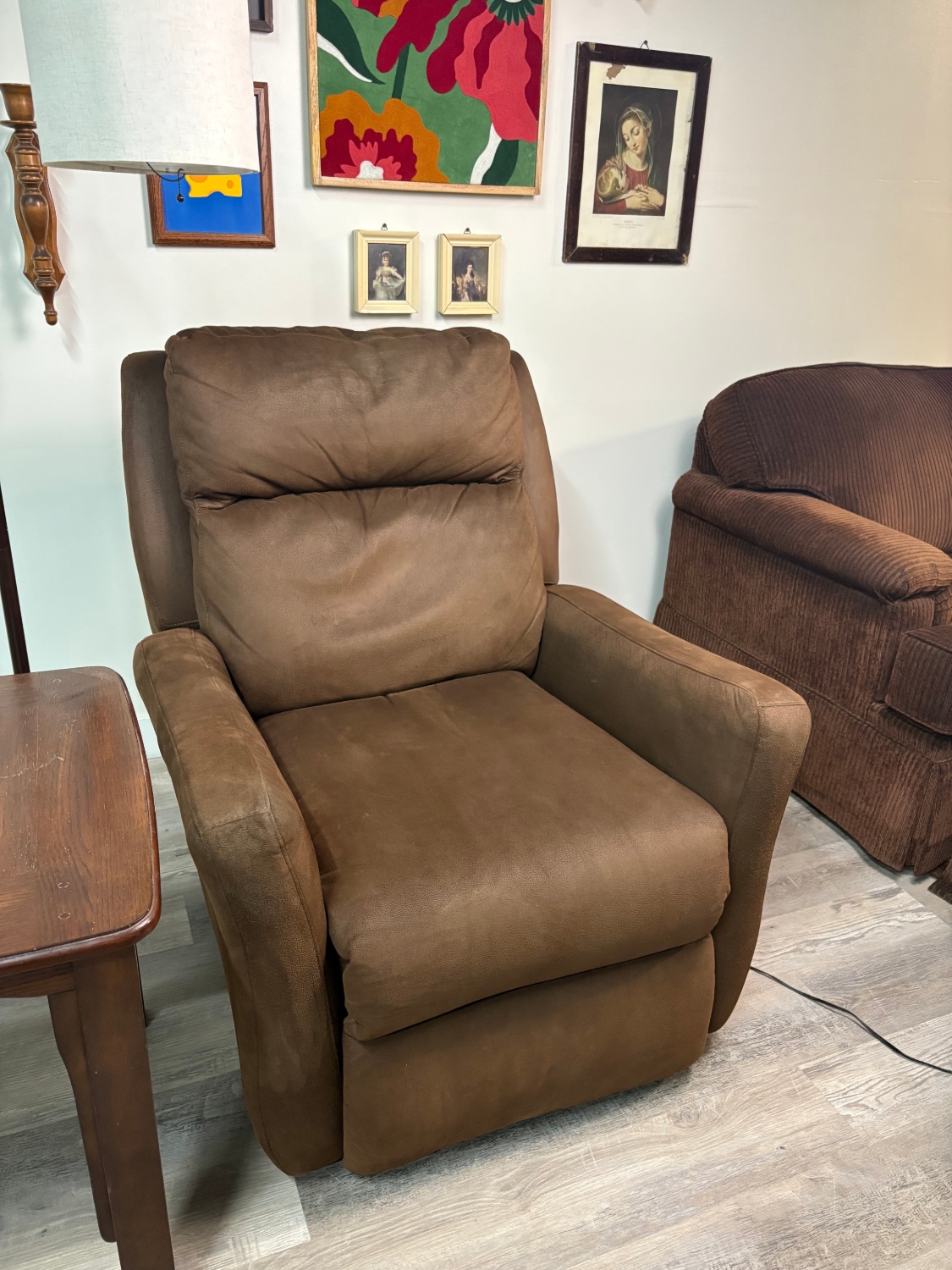Southern Motion Power Recliner - Free Delivery Throughout Omaha Image #1 | Ivy Store