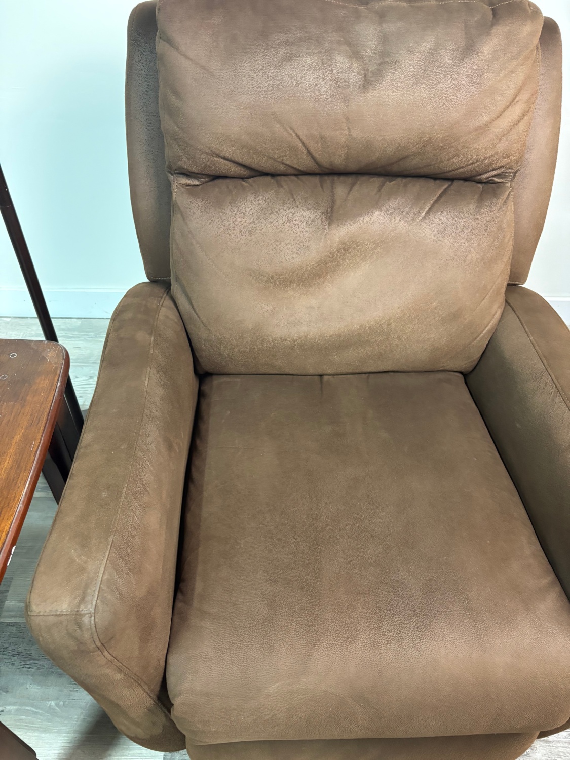 Southern Motion Power Recliner - Free Delivery Throughout Omaha Image #2 | Ivy Store