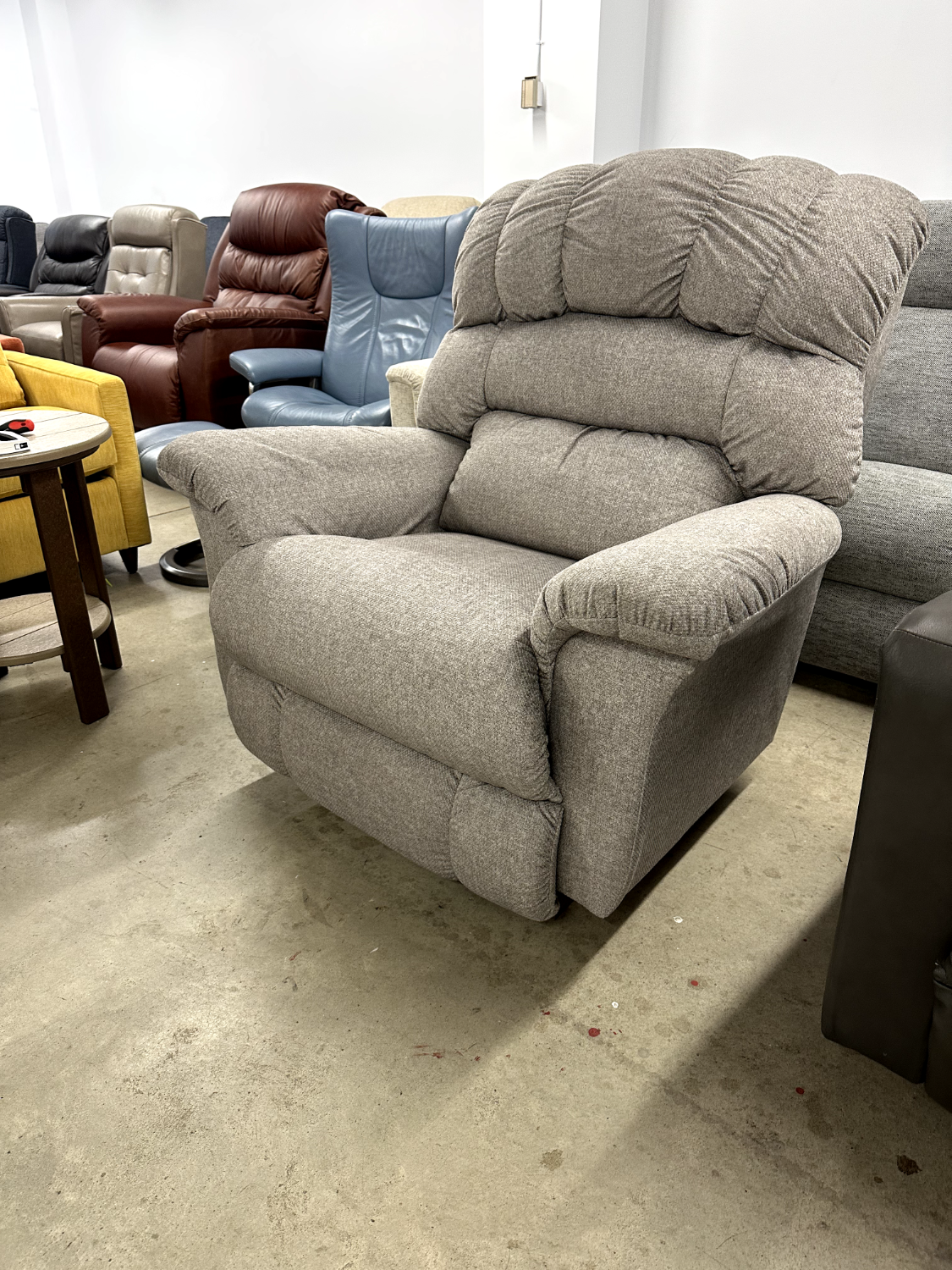 NEW La-Z-Boy Randel Rocking Power Recliner - Delivery and Financing Available! Image #2 | Ivy Store