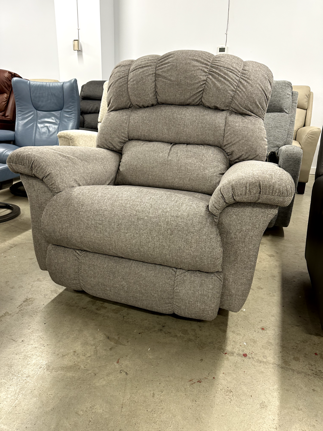 NEW La-Z-Boy Randel Rocking Power Recliner - Delivery and Financing Available! Image #1 | Ivy Store