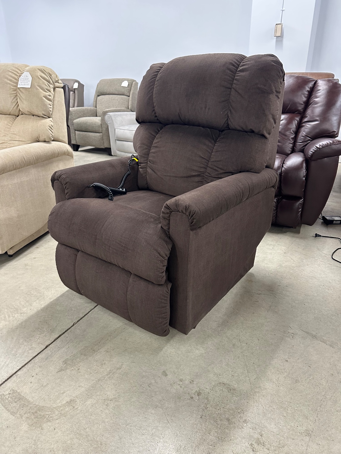 La-Z-Boy Power Lift Recliner w/ Heat and Massage  - Delivery and Financing Available! Image #1 | Ivy Store