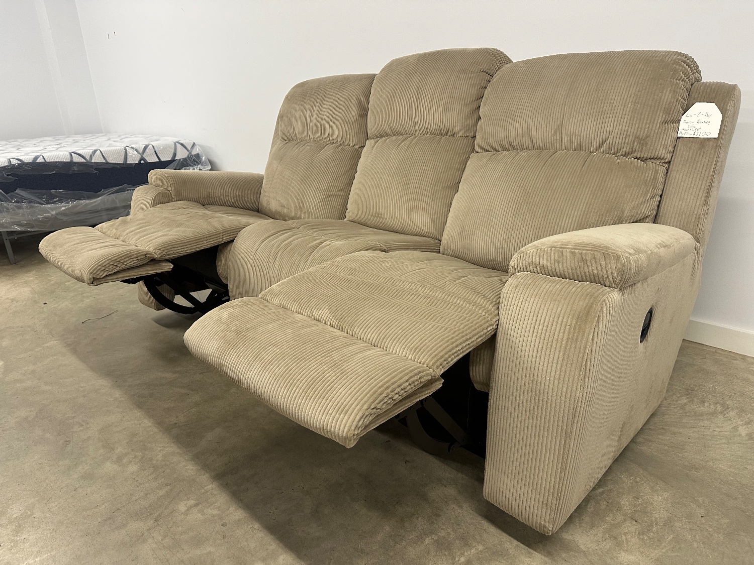 New La-Z-Boy Dorian Reclining Sofa - Delivery and Financing Available Image #2 | Ivy Store