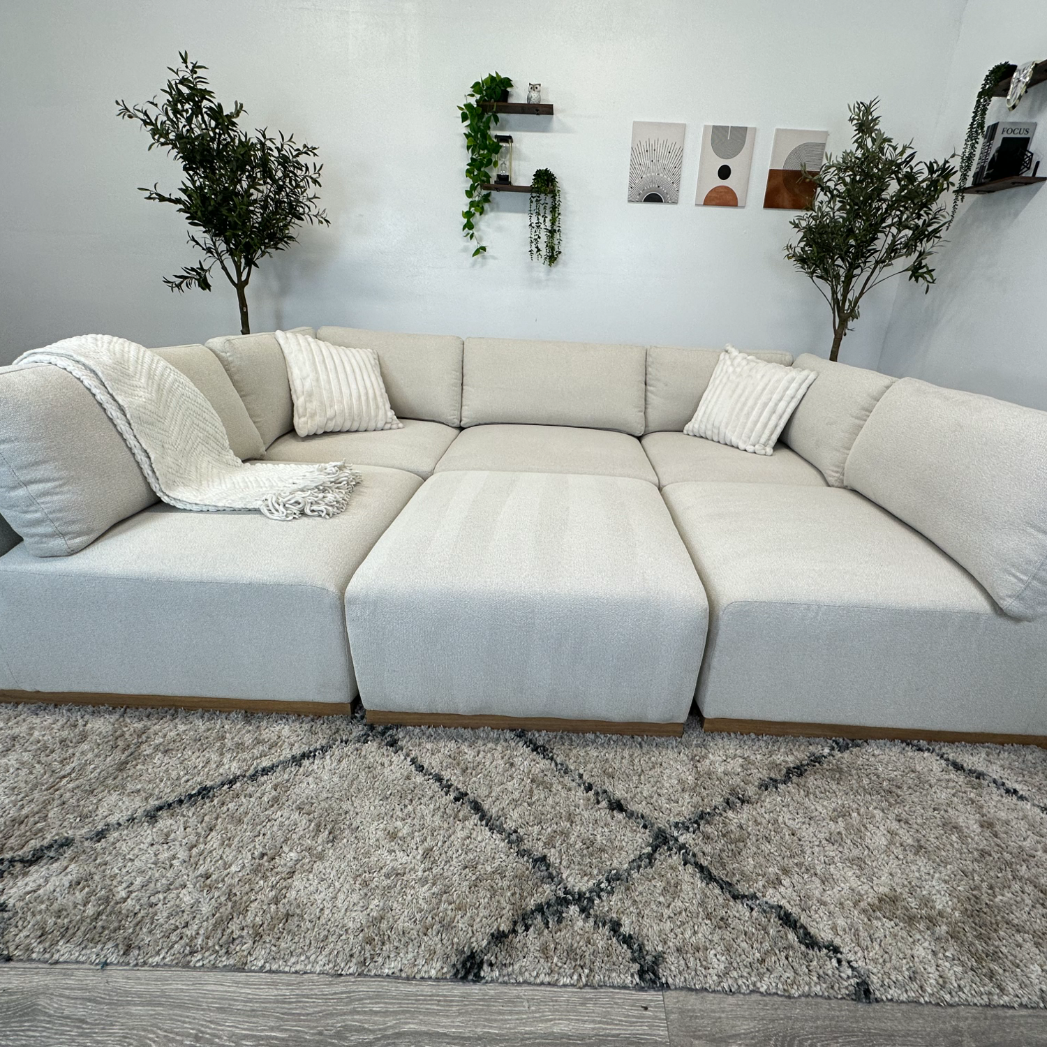 White Sectional Couch Henredon - Free Delivery  Image #2 | Ivy Store