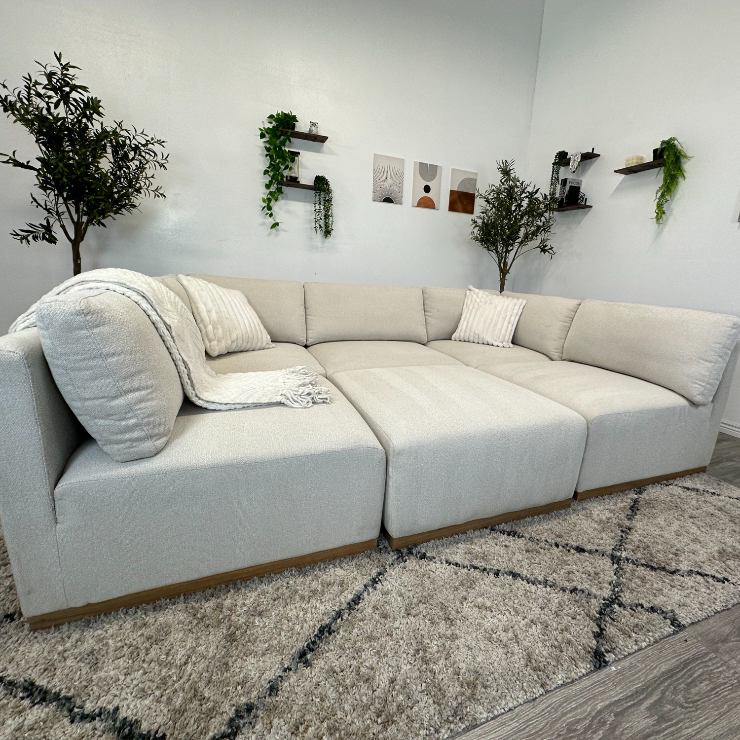 White Sectional Couch Henredon - Free Delivery  Image #1 | Ivy Store
