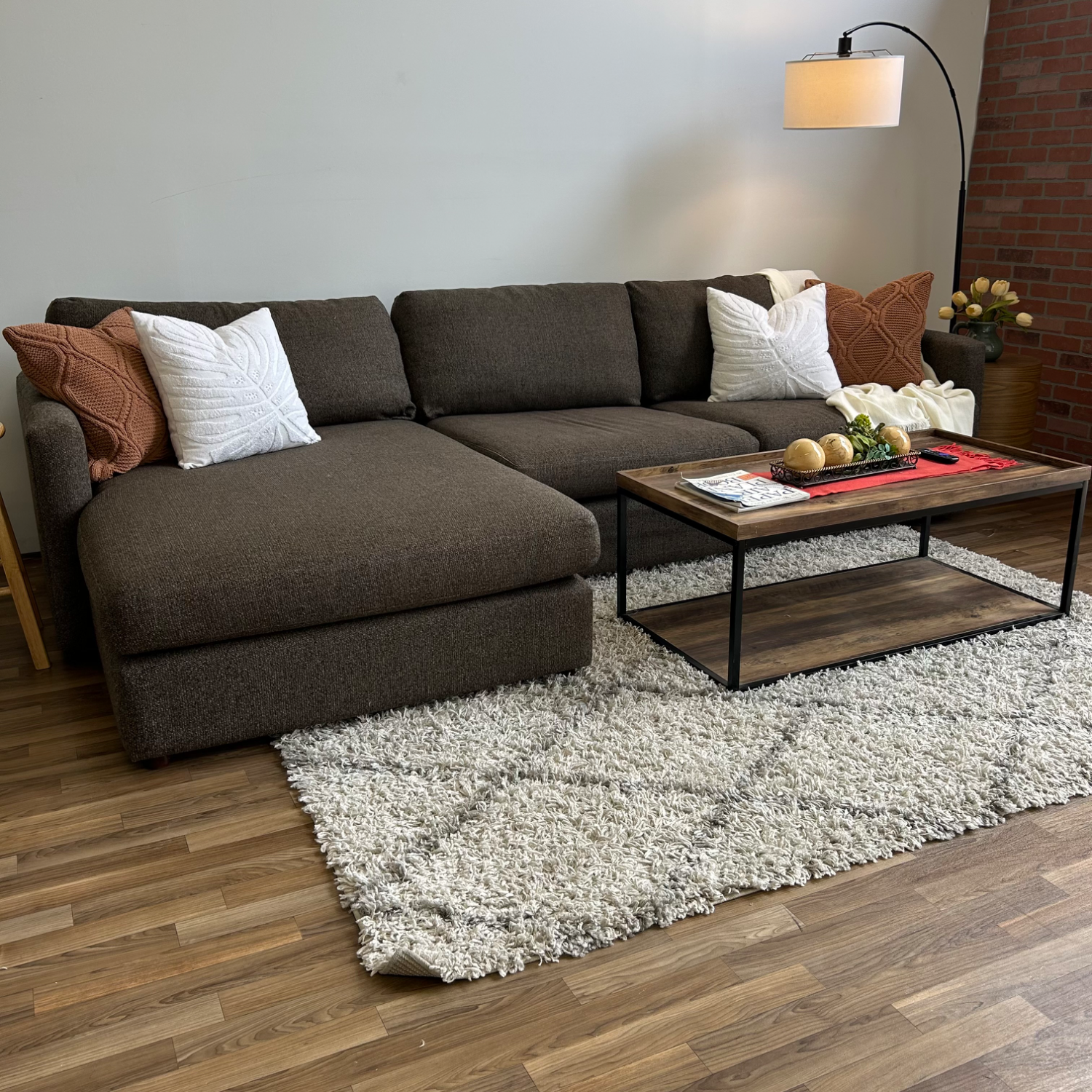 Crate & Barrel look alike Bassett Allure sectional Sofa w/ Chaise Image #1 | Ivy Store