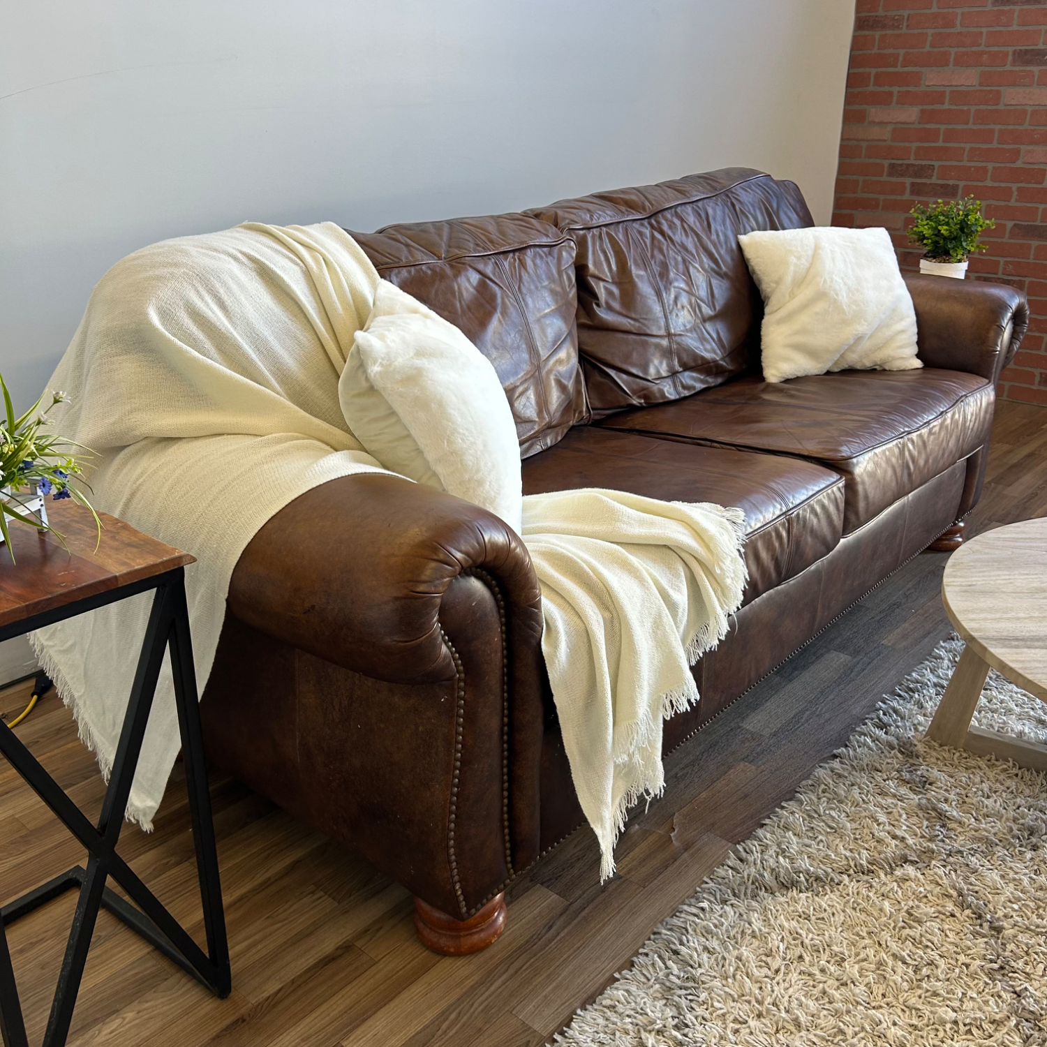 Thomasville Leather couch sofa image | Ivy Store