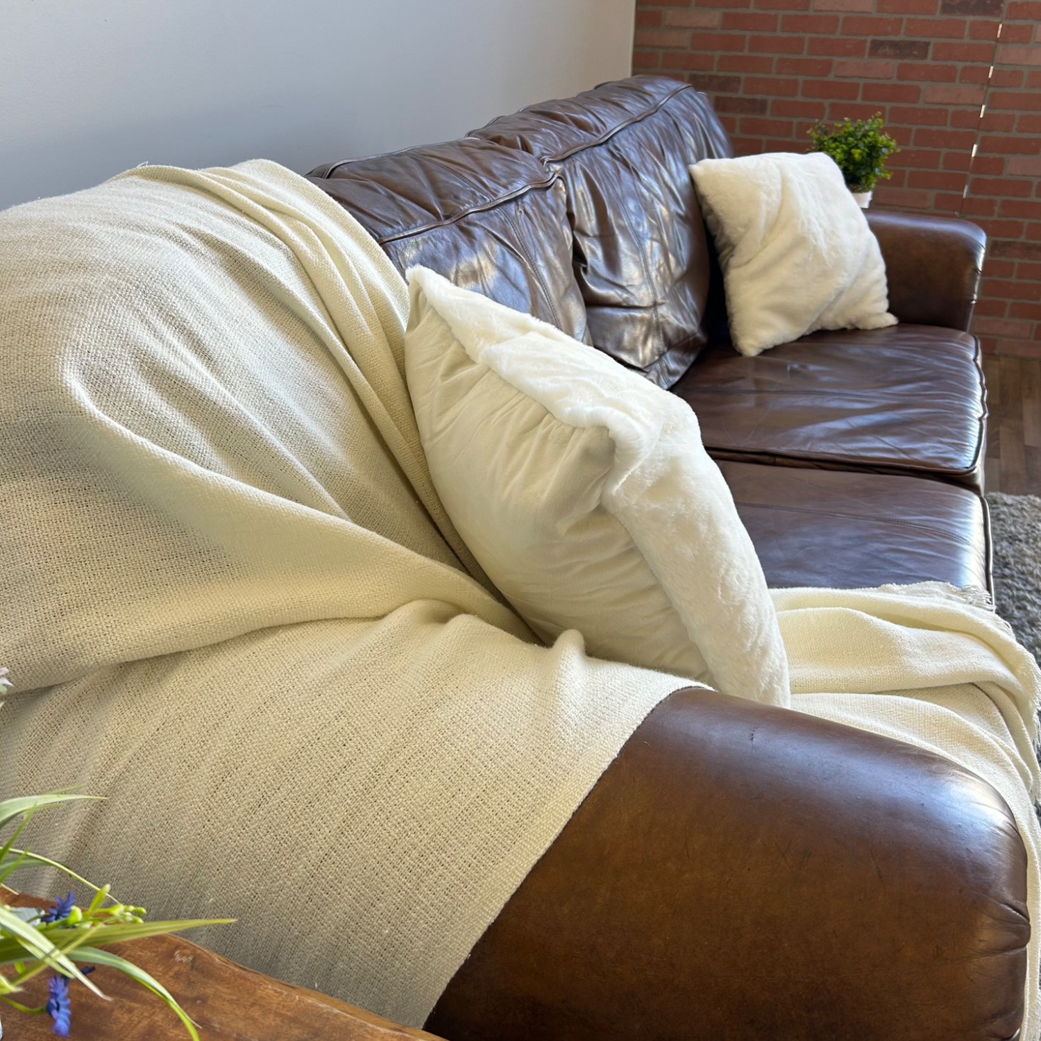 Thomasville Leather couch sofa image | Ivy Store