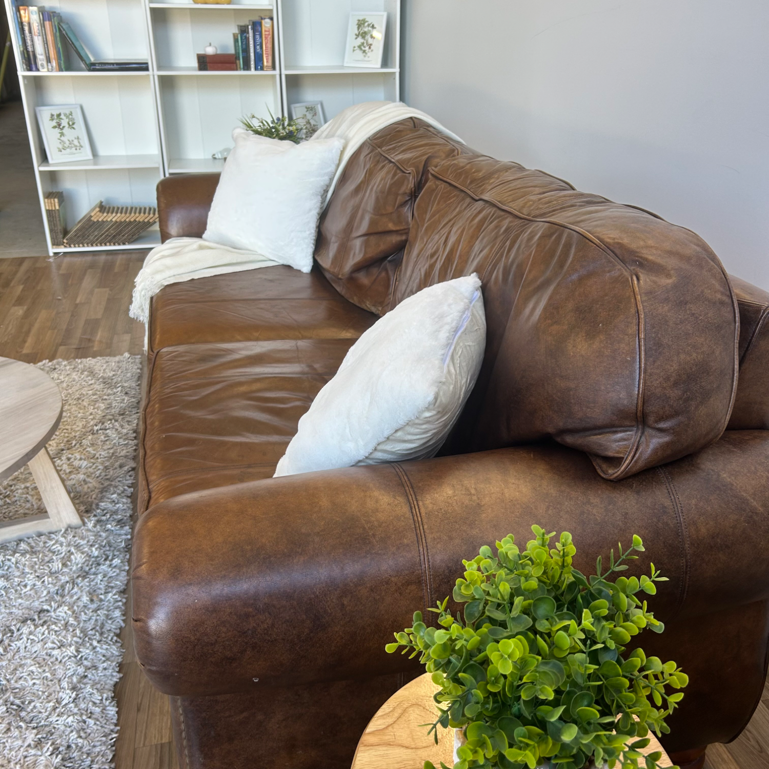 Thomasville Leather couch sofa image | Ivy Store