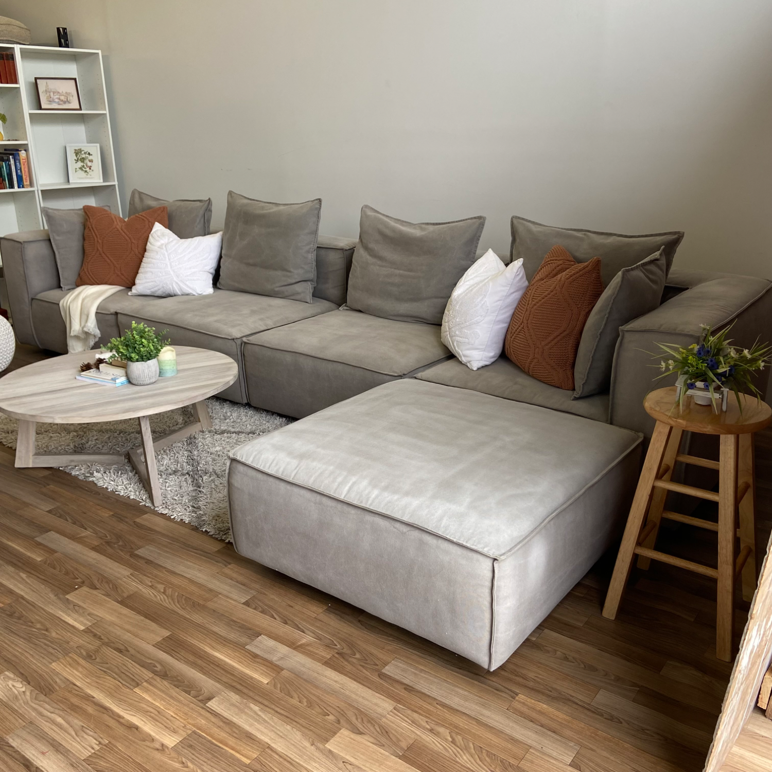 Arhause Coburn 5 pc Sectional in Gray image | Ivy Store