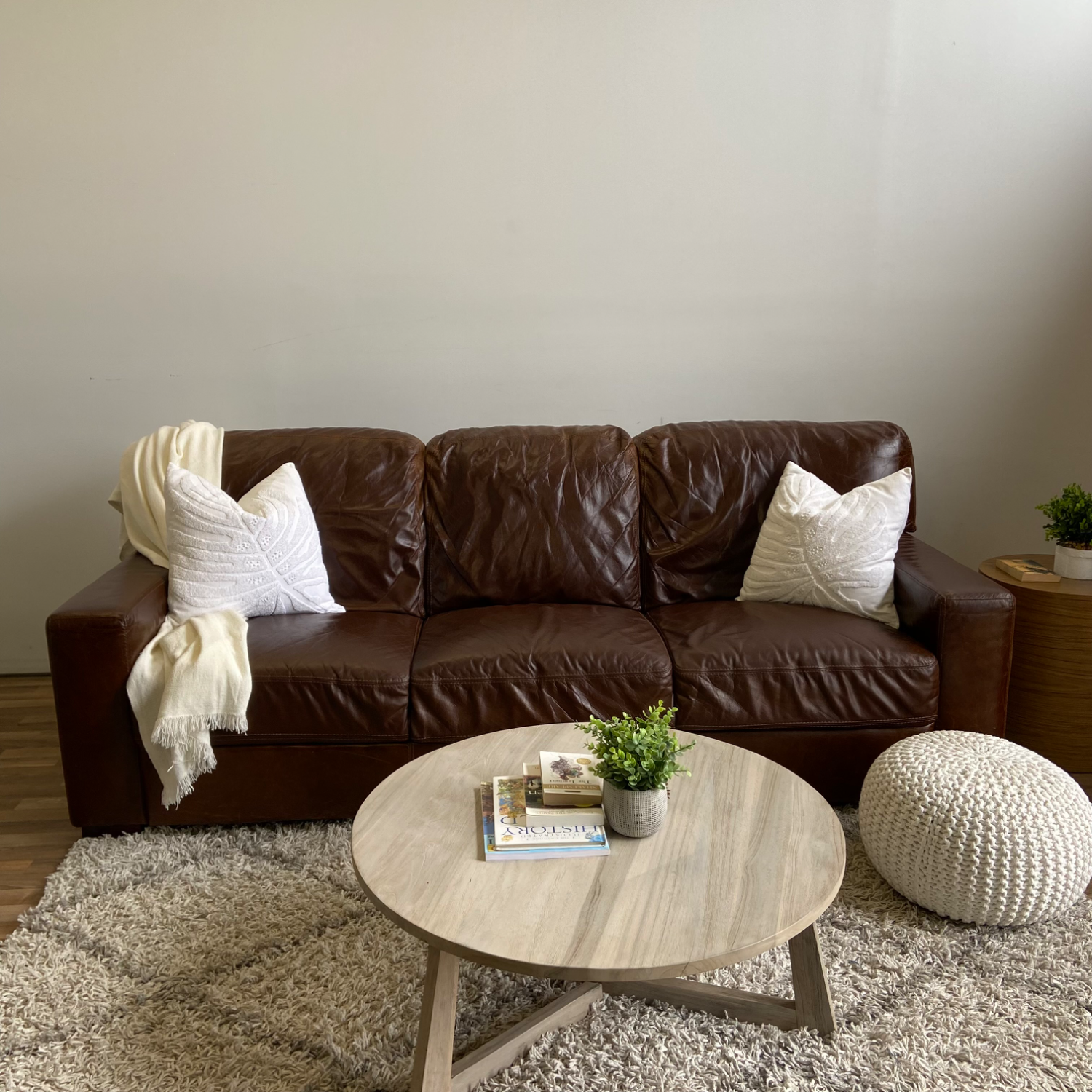 Leather couch Image #1 | Ivy Store