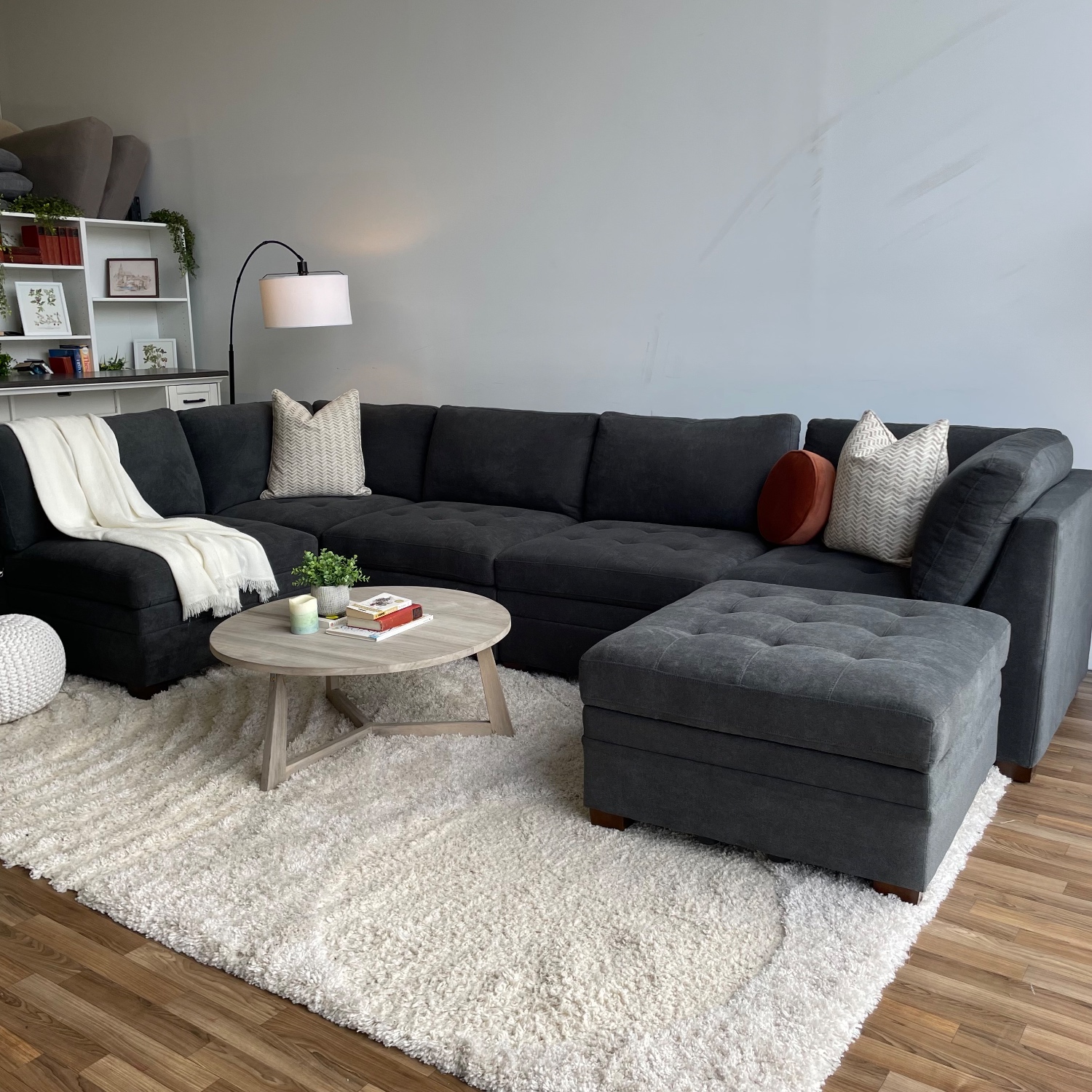 Thomasville Tisdale Sectional couch Modular image | Ivy Store