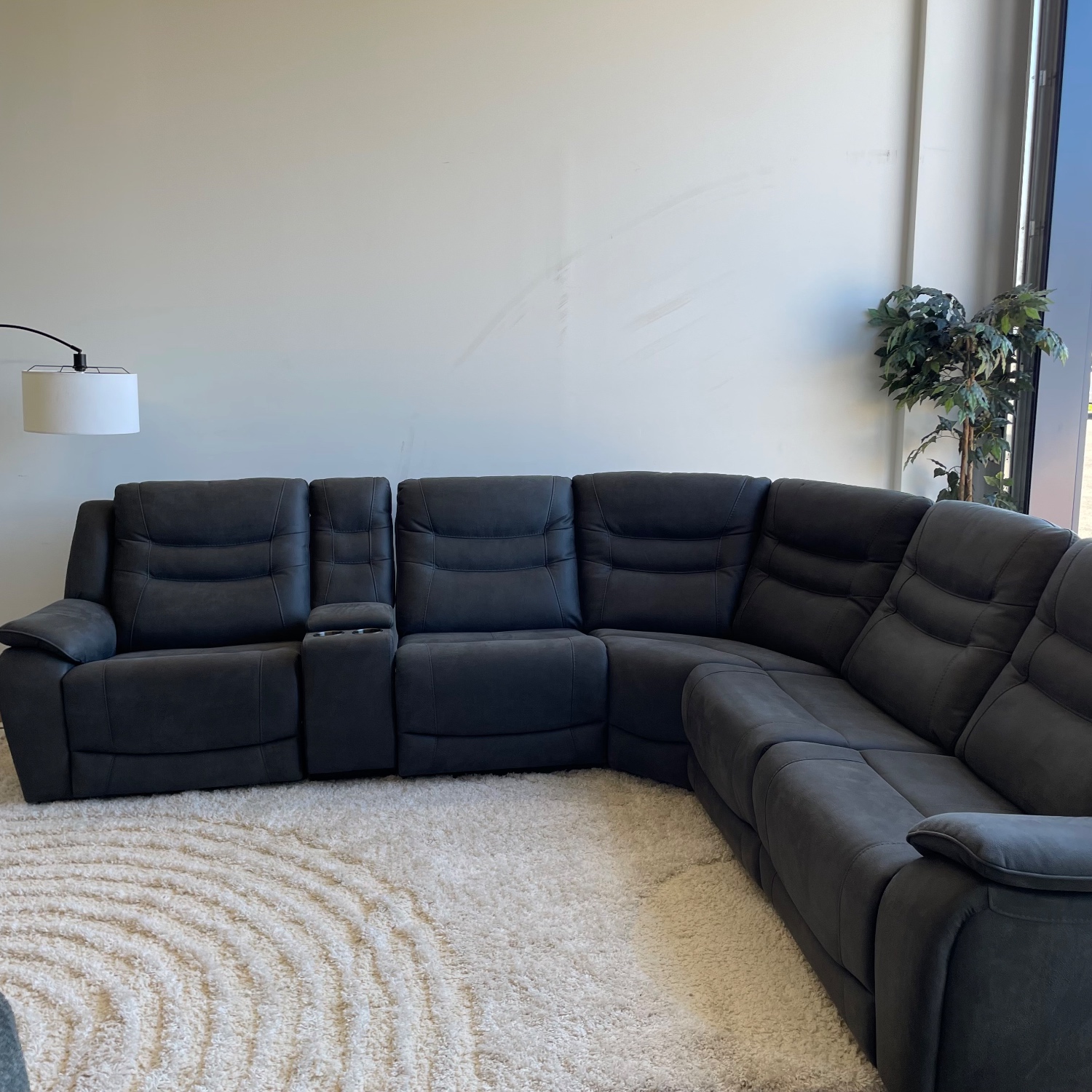 Thomasville Kelsee Powered recliner Image #1 | Ivy Store