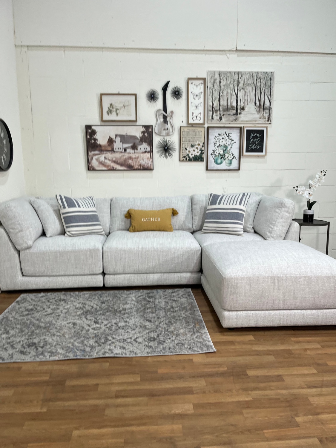 Dayton 4pc Modular Sectional Sofa | Like-New | Free Delivery! Image #2 | Ivy Store