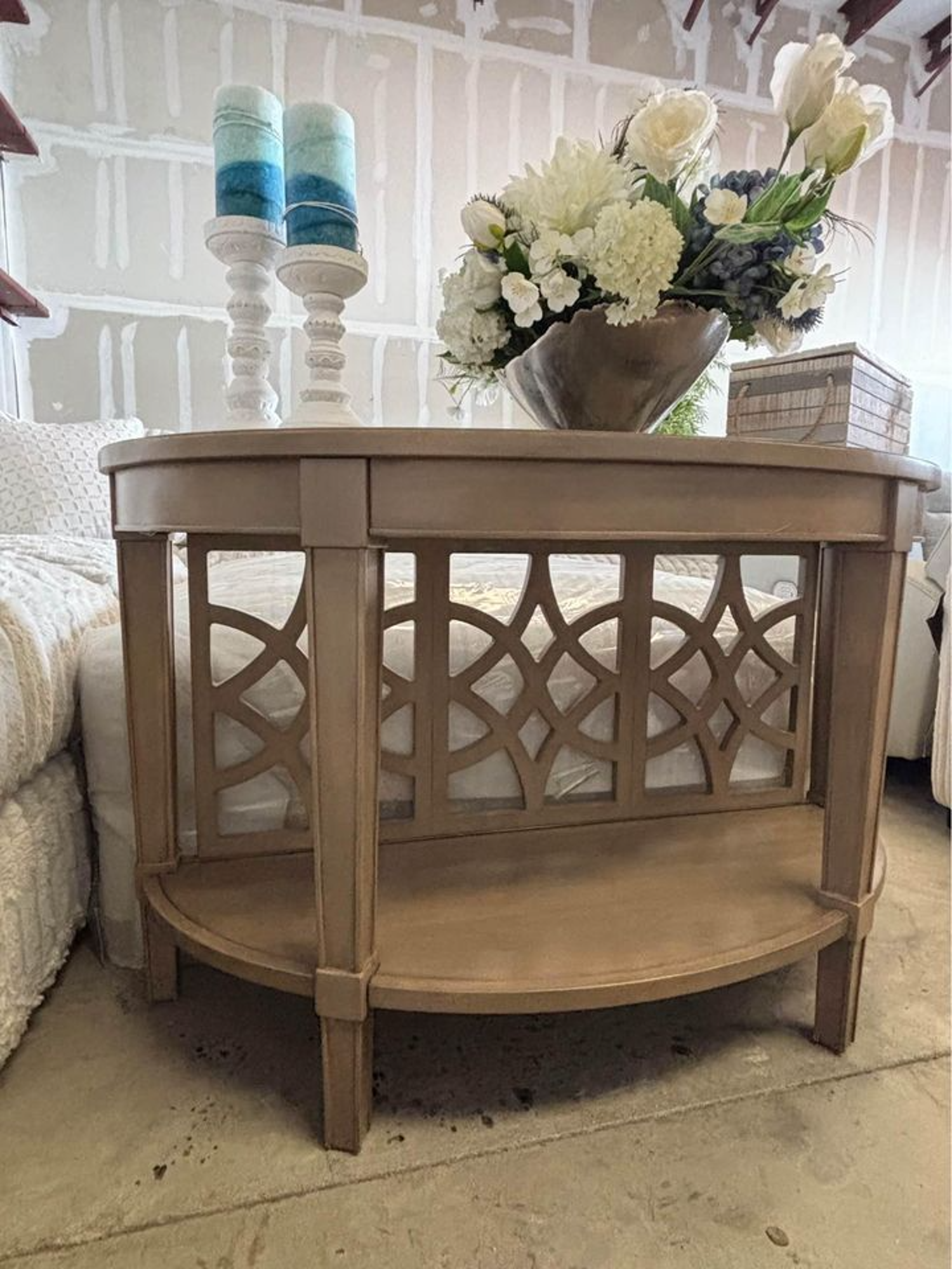 Gray Sofa Table with Attractive Design! Beautiful Wood and Solid Construction! DELIVERY AVAILABLE!!! Image #2 | Ivy Store